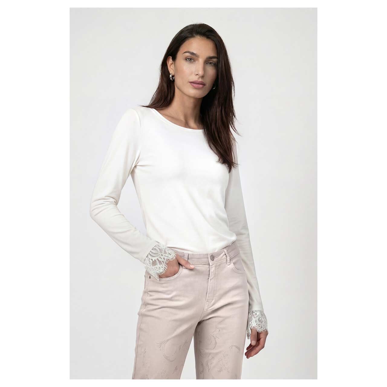 Damen Langarm Shirt von Monari in Cremeweiß, Vorderansicht am Model