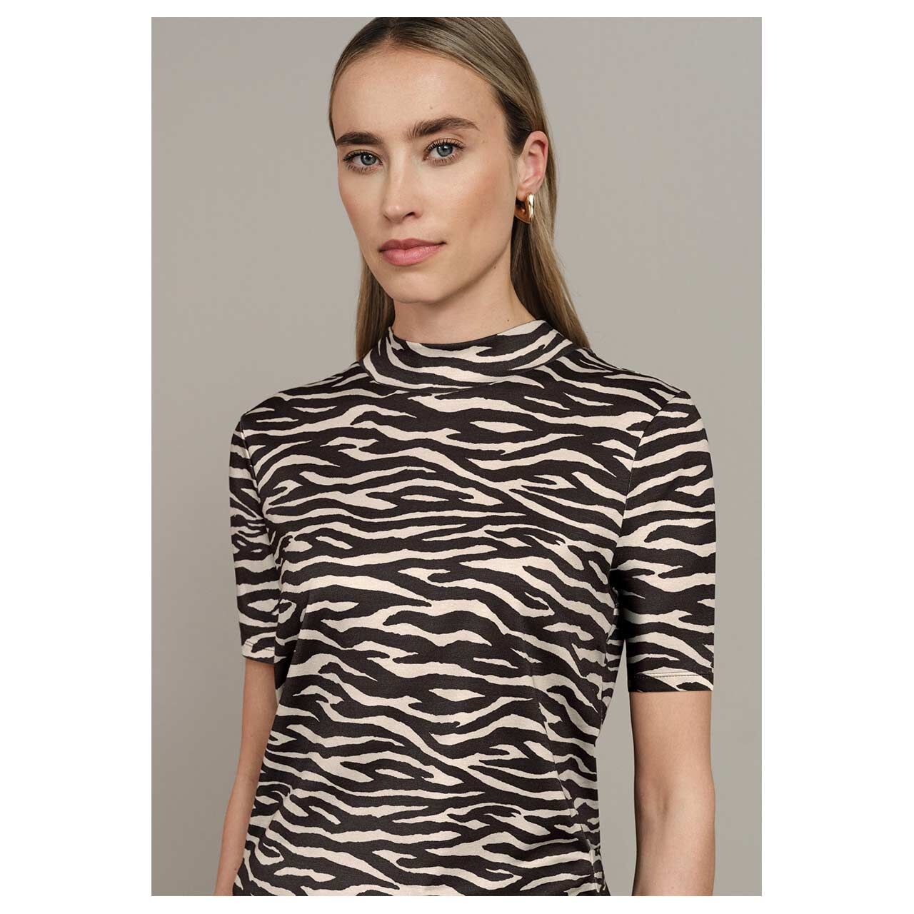 Damen T-Shirt Printed Turtle Neck von Street One in Dunkelbraun, Vorderansicht am Model