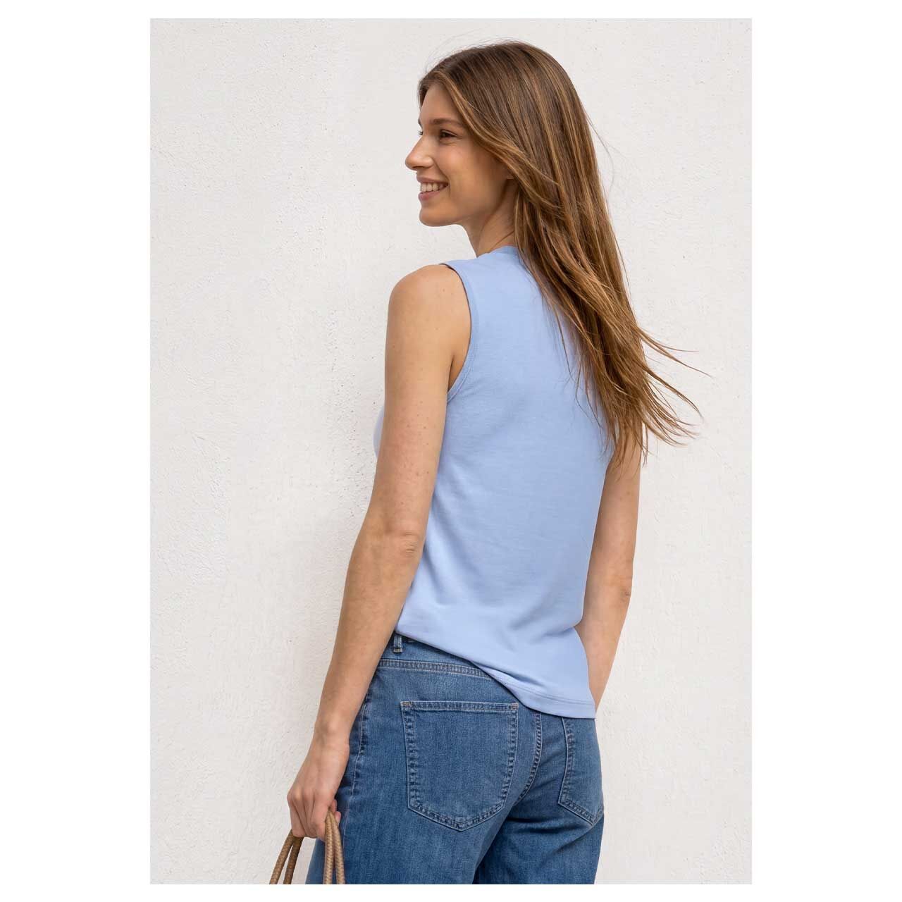 Damen Top Silk Look Rib Turtle Neck von Street One in Hellblau, Rückansicht am Model