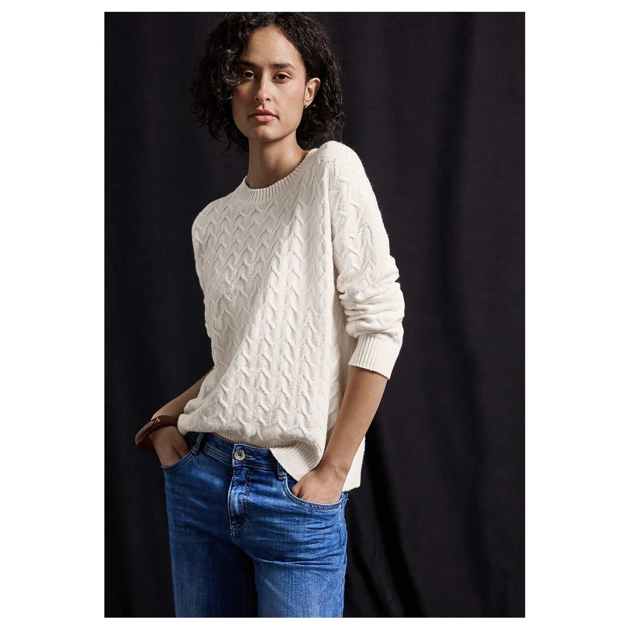 Damen Pullover Cosy Structure von Street One in Hellbeige, Vorderansicht am Model