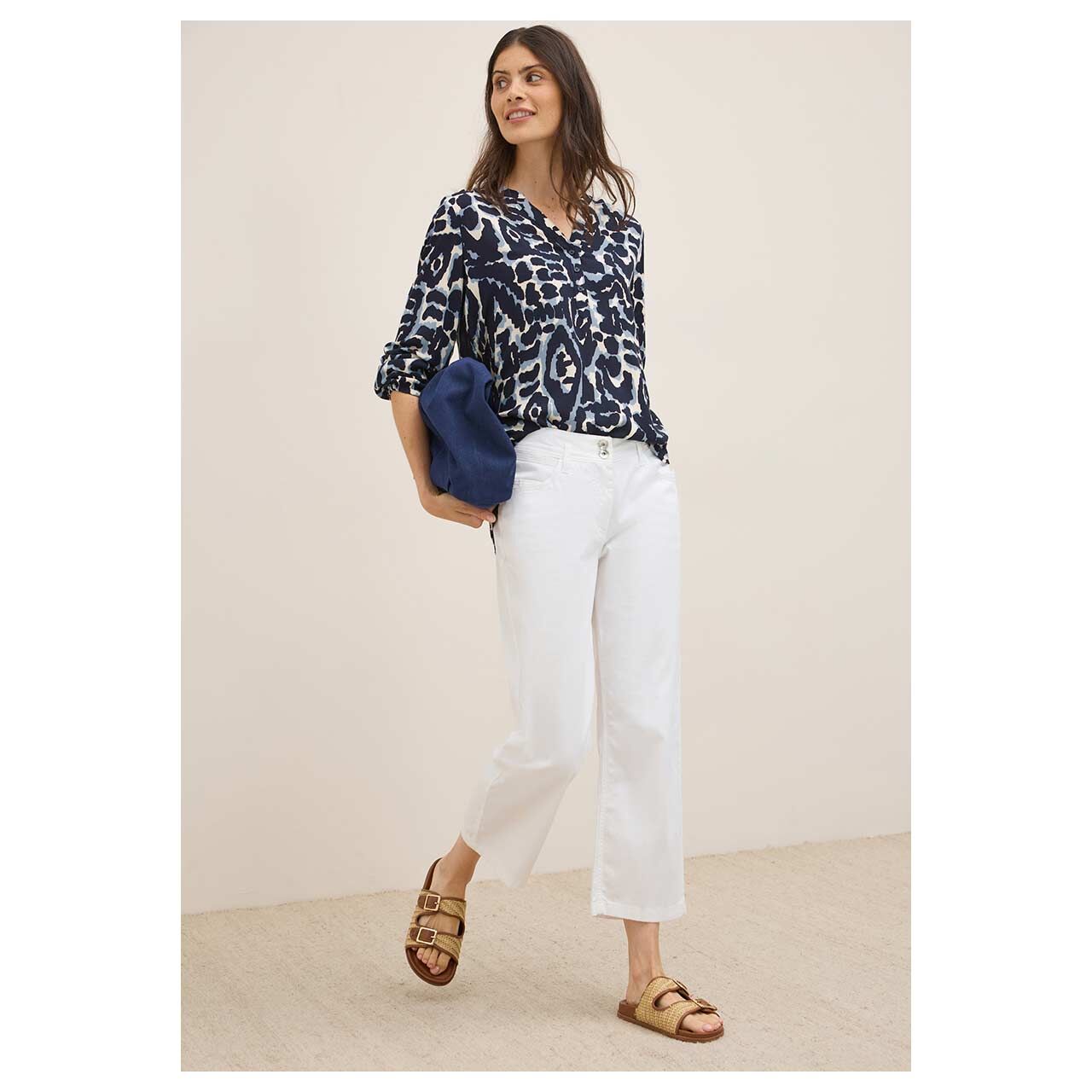 Damen Langarm Bluse von Cecil in Dunkelblau mit Print, Ganzkörperansicht am Model