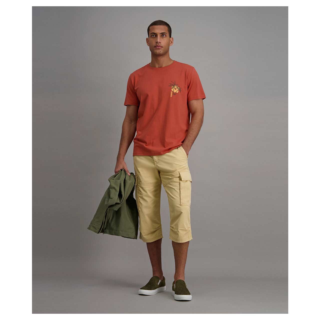 Pioneer Herren T-Shirt in Orange mit Print, Ganzkörperansicht Model