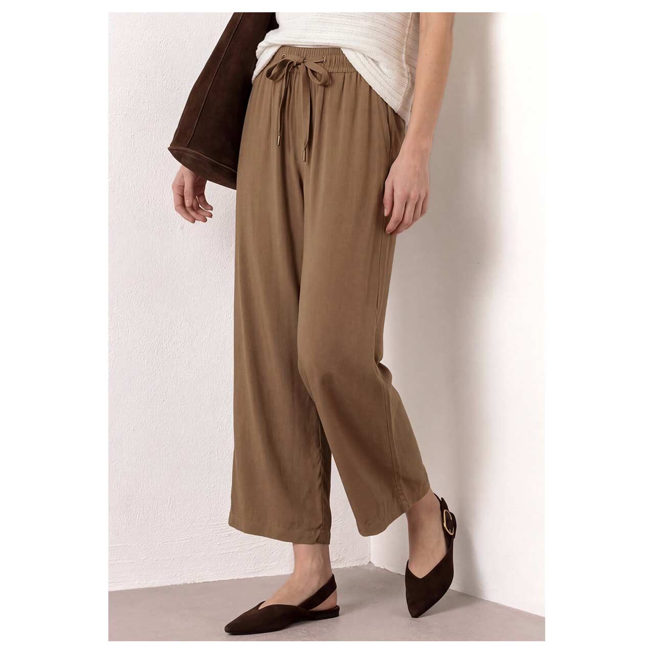 Stretch Damen 7/8 Hose Emee Wide Leg von Street One in Braun, Vorderansicht am Model