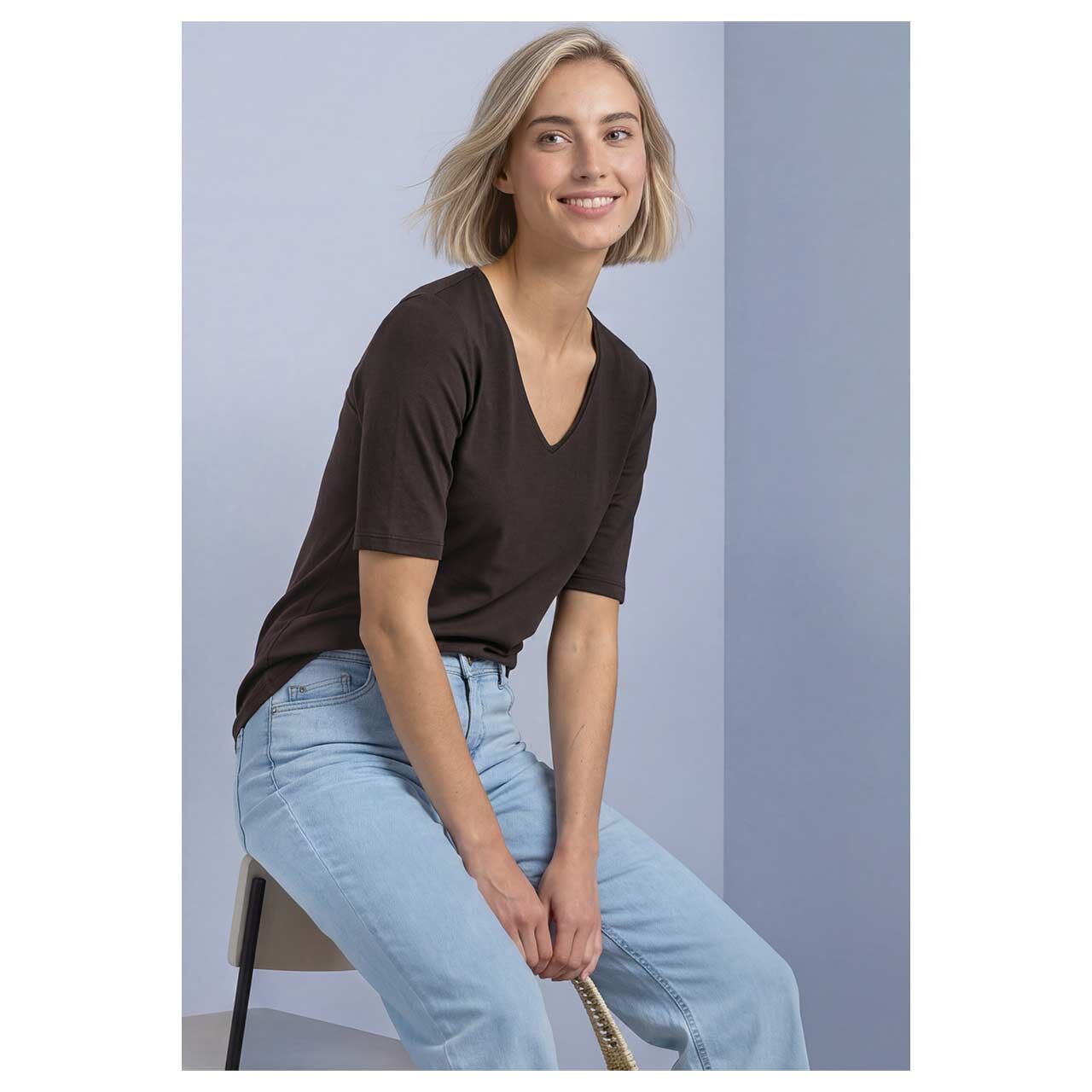 Damen T-Shirt Palmira von Street One in Dunkelbraun, Vorderansicht am Model