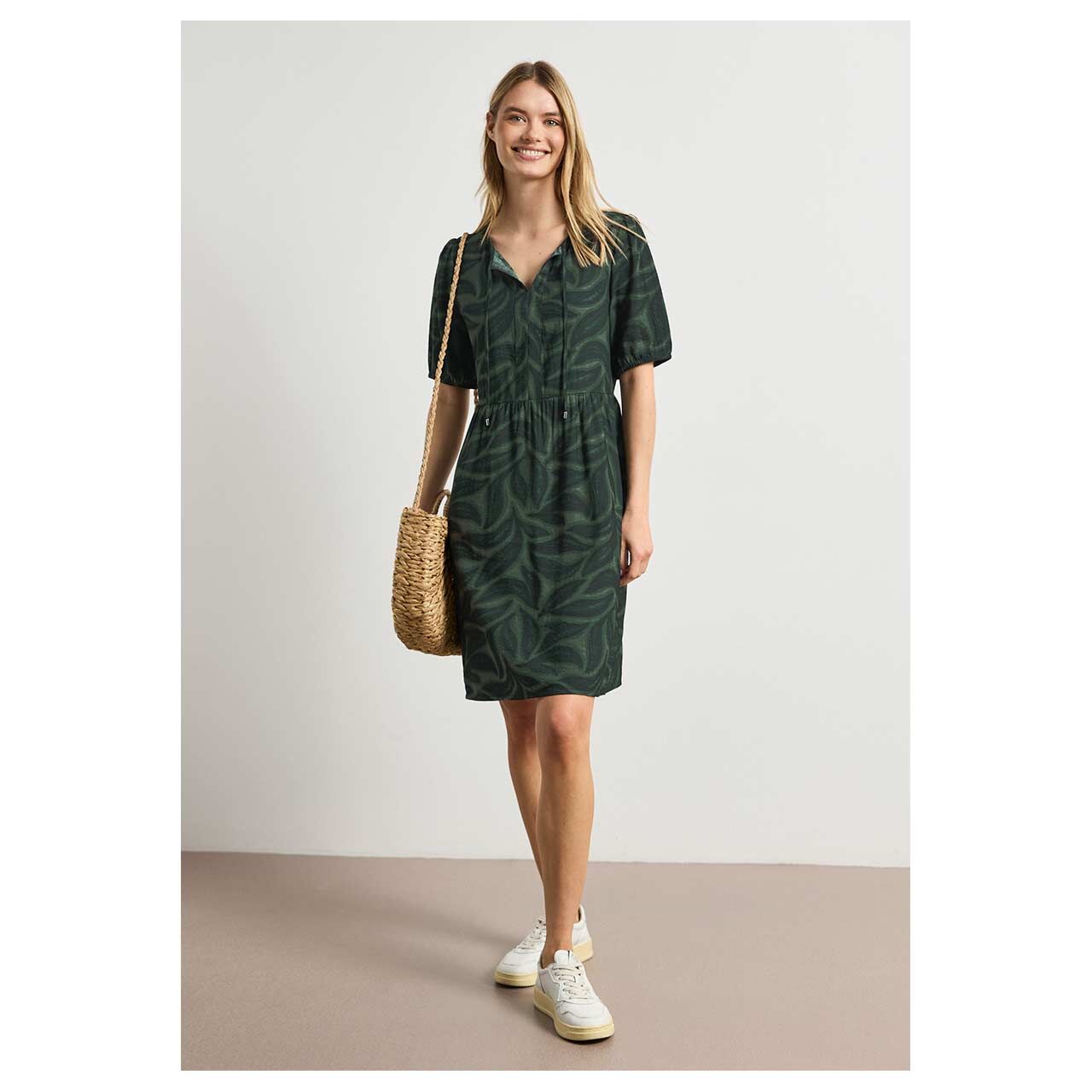 Damen Kurzarm Kleid Tunic Dress von Street One in Grün mit Print, Vorderansicht am Model
