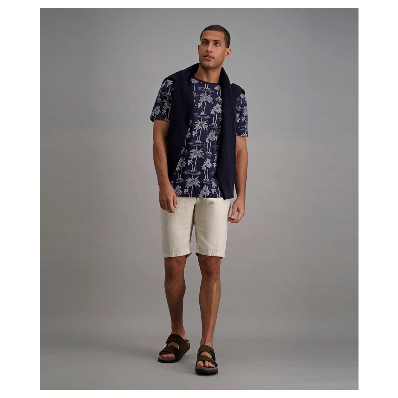 Pioneer Herren T-Shirt in Dunkelblau mit Print, Ganzkörperansicht Model