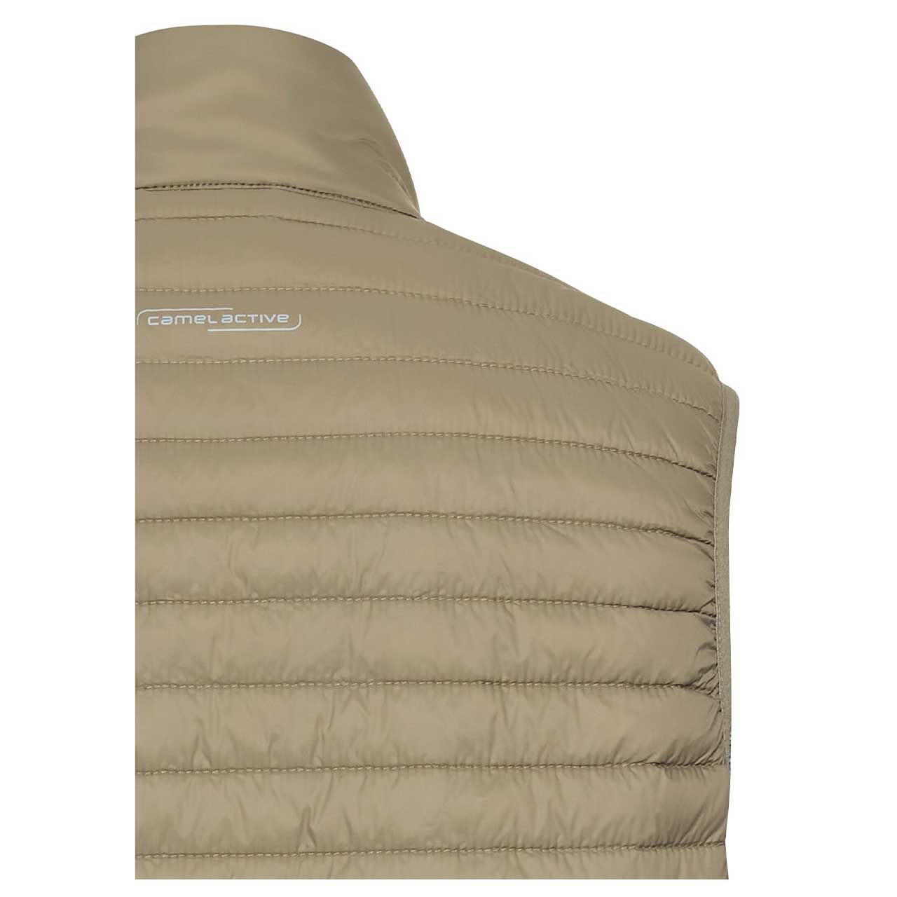 Herren Weste Quilted Vest von Camel active in Salbeigrün, detaillierte Rückansicht