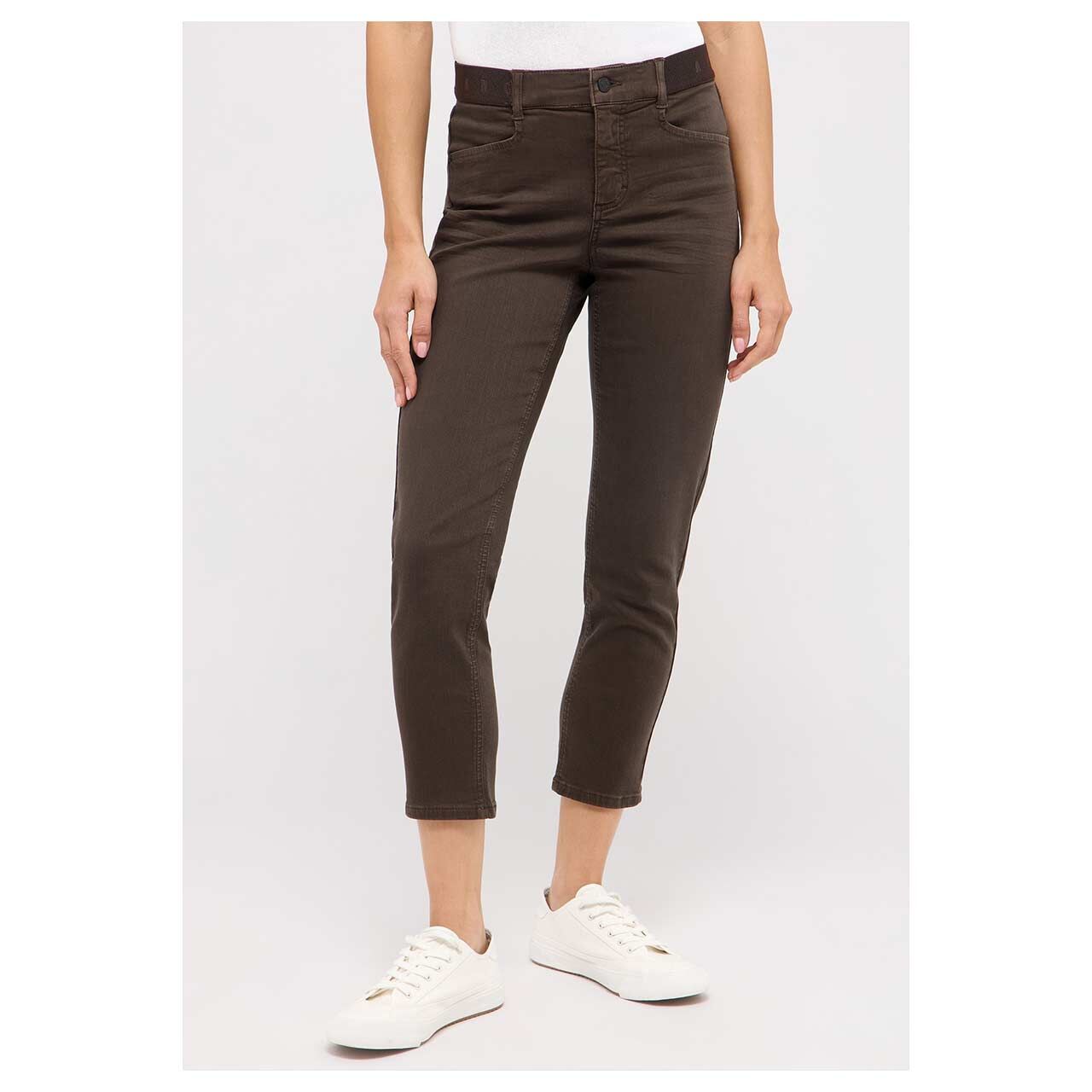 Damen 7/8 Jeans Ornella Sporty von Angels in Dunkelbraun, Vorderansicht am Model