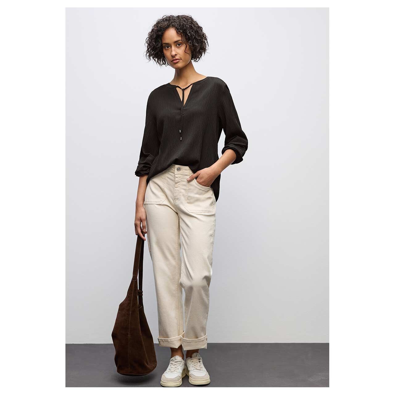 Damen Langarm Bluse Structured Tunic von Street One in Dunkelbraun, Ganzkörperansicht am Model