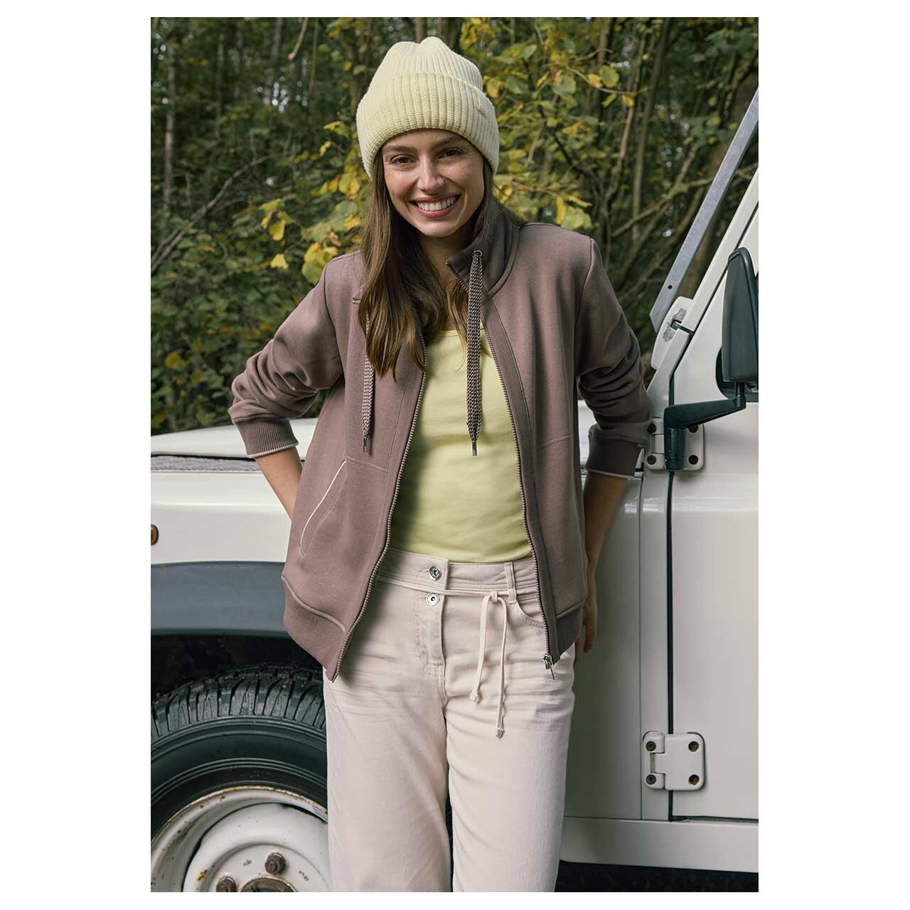 Damen 3/4 Arm Shirt Basic Boatneck von Cecil in Gelb, gestylte Vorderansicht am Model