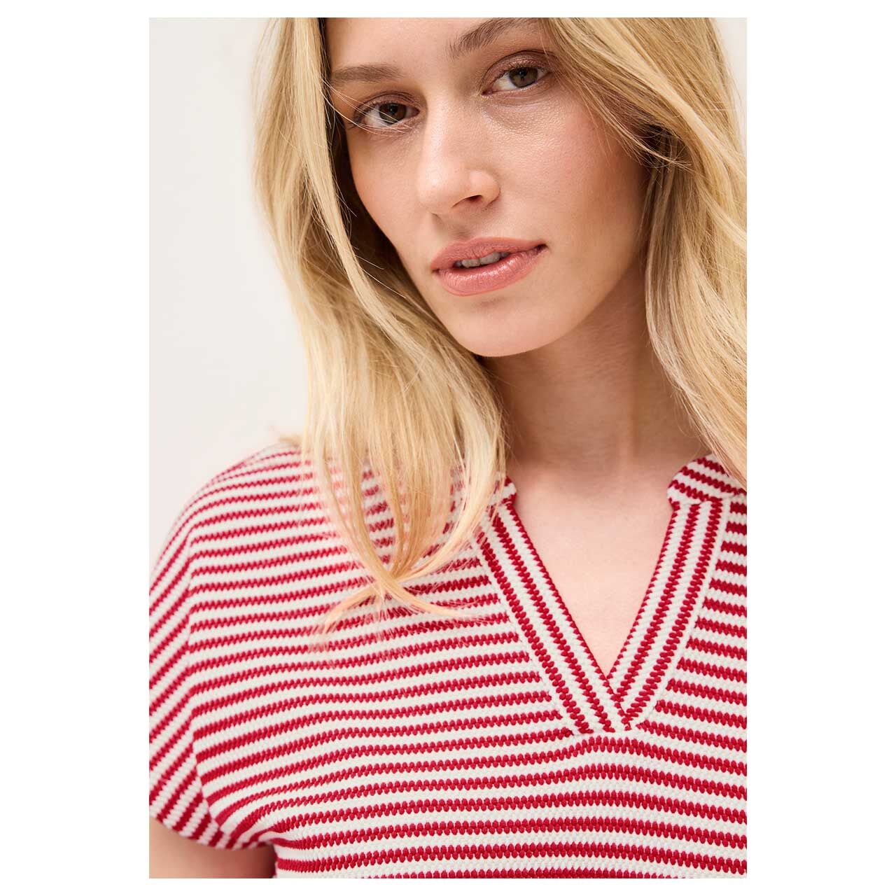 Damen T-Shirt Striped Structure von Cecil in Rot, detaillierte Ansicht am Oberkörper