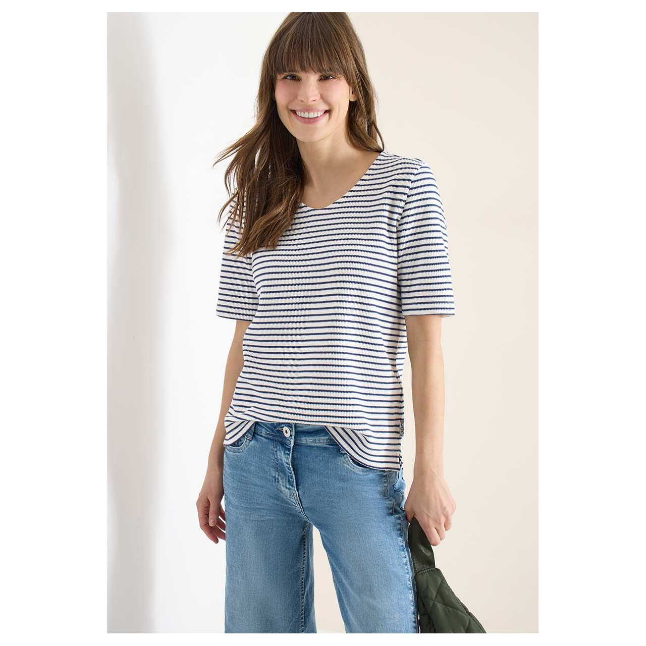 Damen T-Shirt Striped Waffle von Cecil in Blau gestreift, Vorderansicht am Model