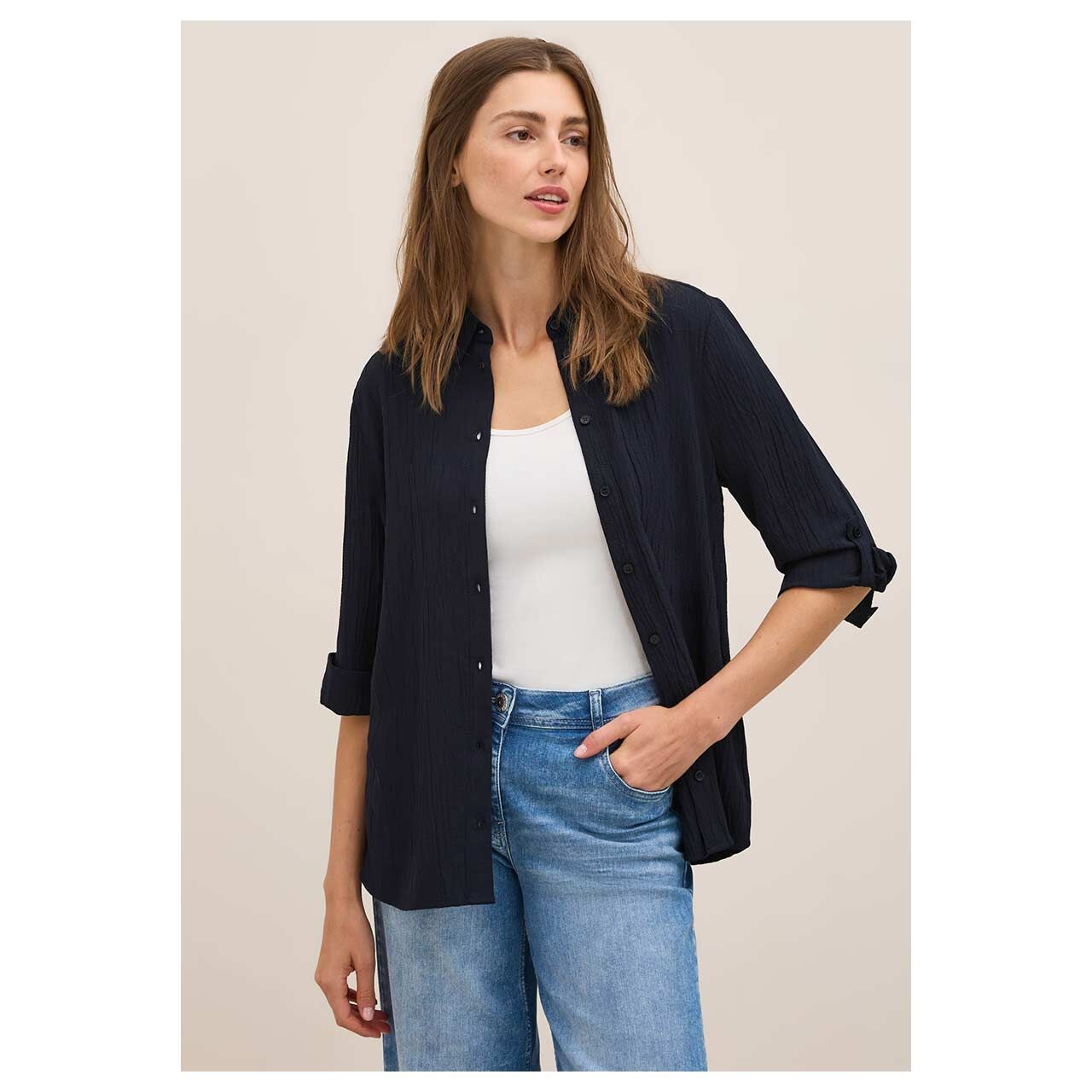 Damen 3/4 Arm Bluse Solid Structure von Cecil in Dunkelblau, Vorderansicht am Model