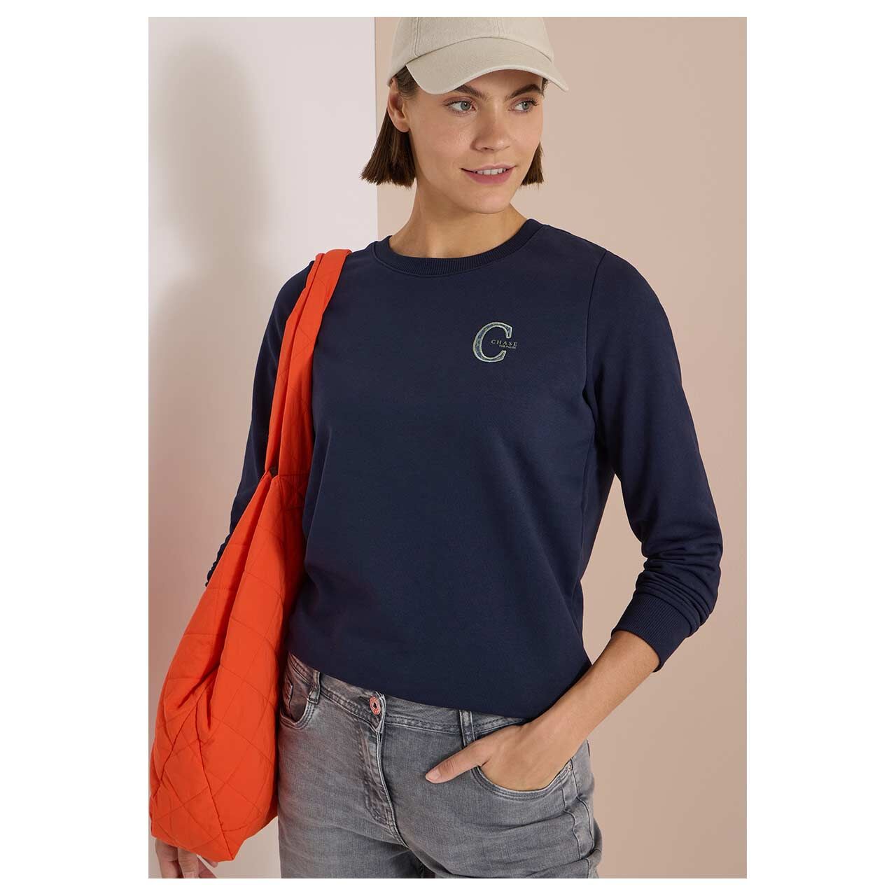 Damen Sweatshirt Solid Embroidery von Cecil in Dunkelblau mit Print, detaillierte Vorderansicht am Model