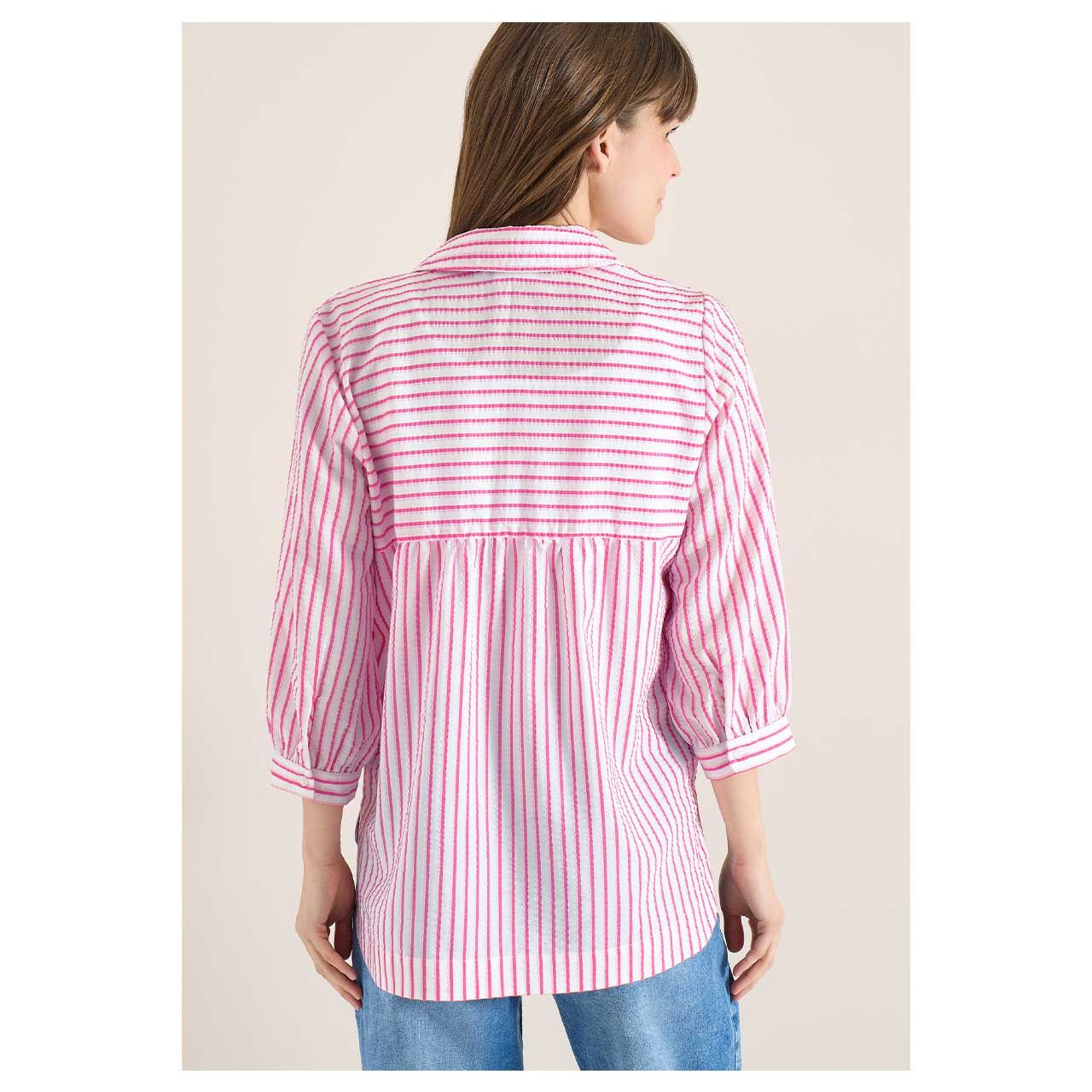 Damen 3/4 Arm Bluse Seersucker Multistripe von Cecil in Pink gestreift, Rückansicht am Model