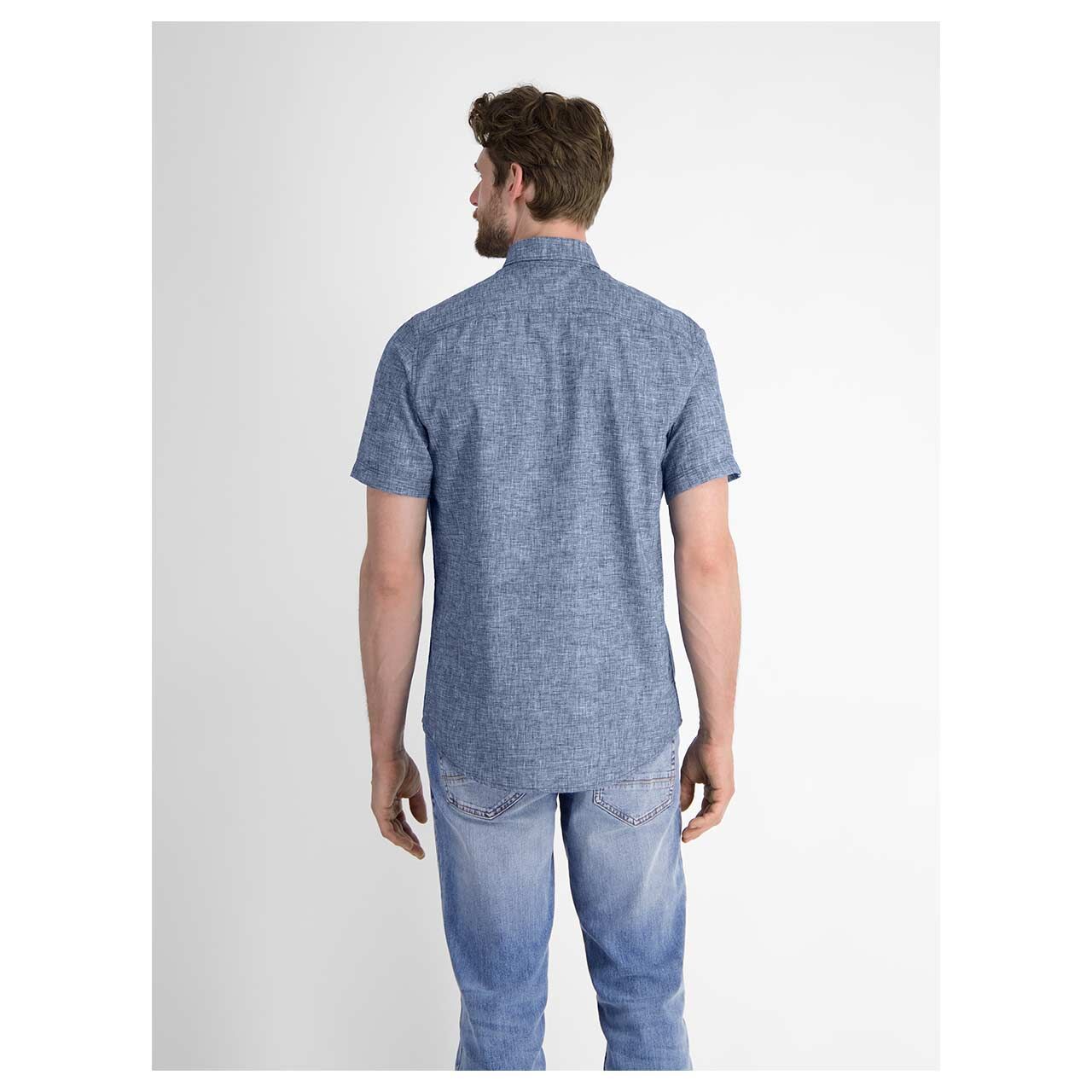 Herren 1/2 Arm Hemd von Lerros in Blau meliert, Rückansicht mit Model