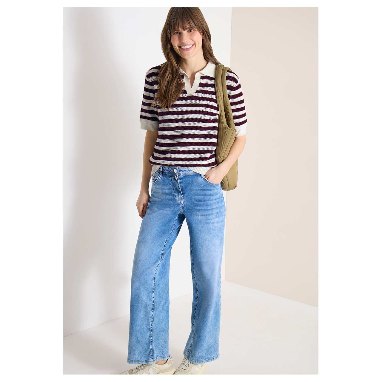 Damen Kurzarm Pullover Mesh Stripe Polo von Cecil in Weinrot gestreift, Ganzkörperansicht am Model