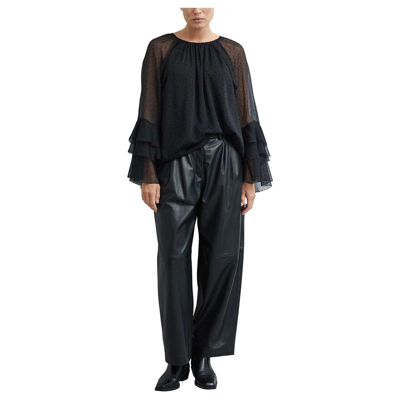 Damen Langarm Bluse von Comma in Schwarz mit Print, Ganzkörperansicht am Model