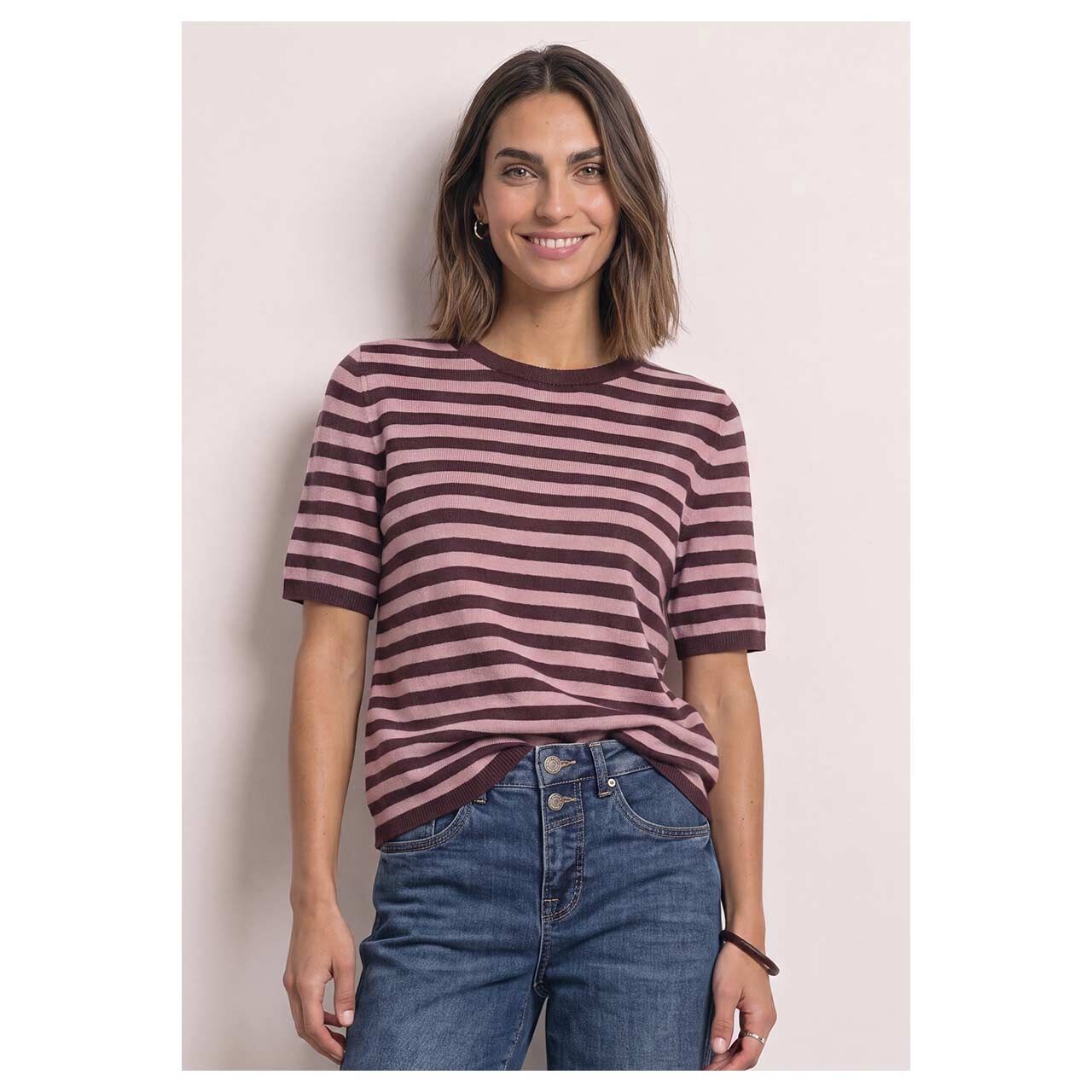 Damen Kurzarm Pullover Cosy Sweater von Street One in Lila gestreift, Vorderansicht am Model