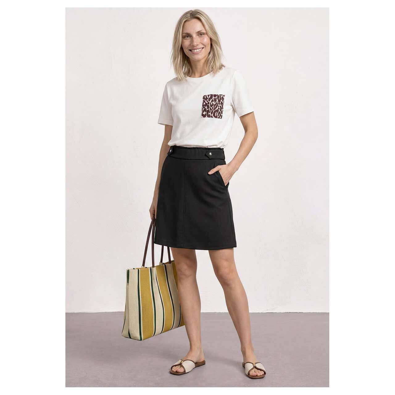 Damen Rock Lou Button von Street One in Schwarz, Ganzkörperansicht am Model