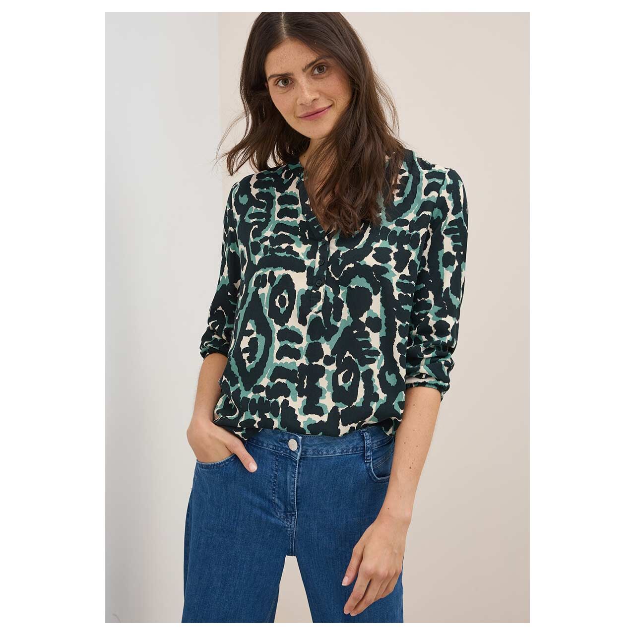 Damen Langarm Bluse von Cecil in Dunkelgrün mit Print, Vorderansicht am Model