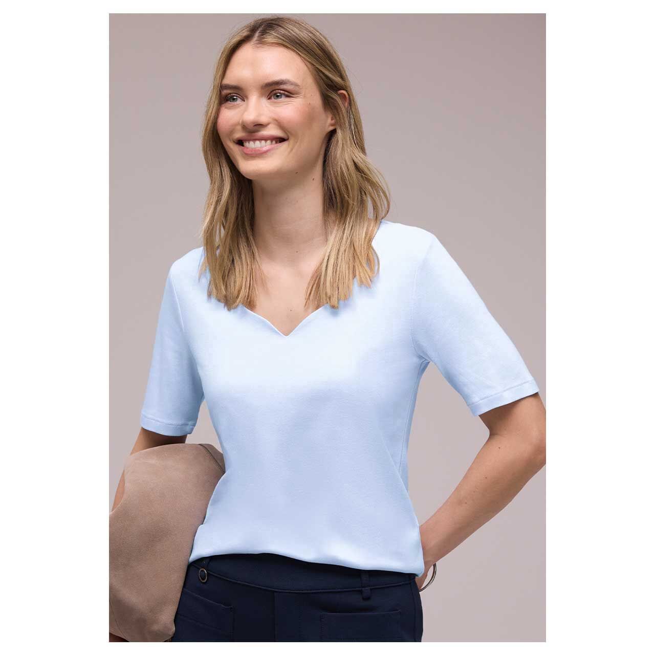 Damen T-Shirt Heart Neck Ada von Street One in Hellblau, Vorderansicht am Model