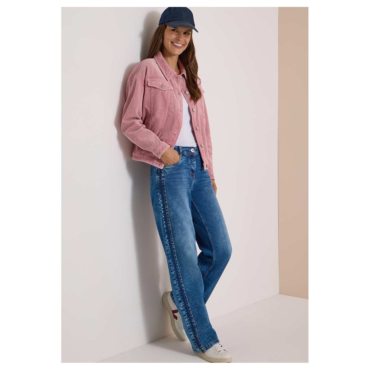 Damen Cord Hemdjacke von Cecil in Rosa, Ganzkörperansicht am Model