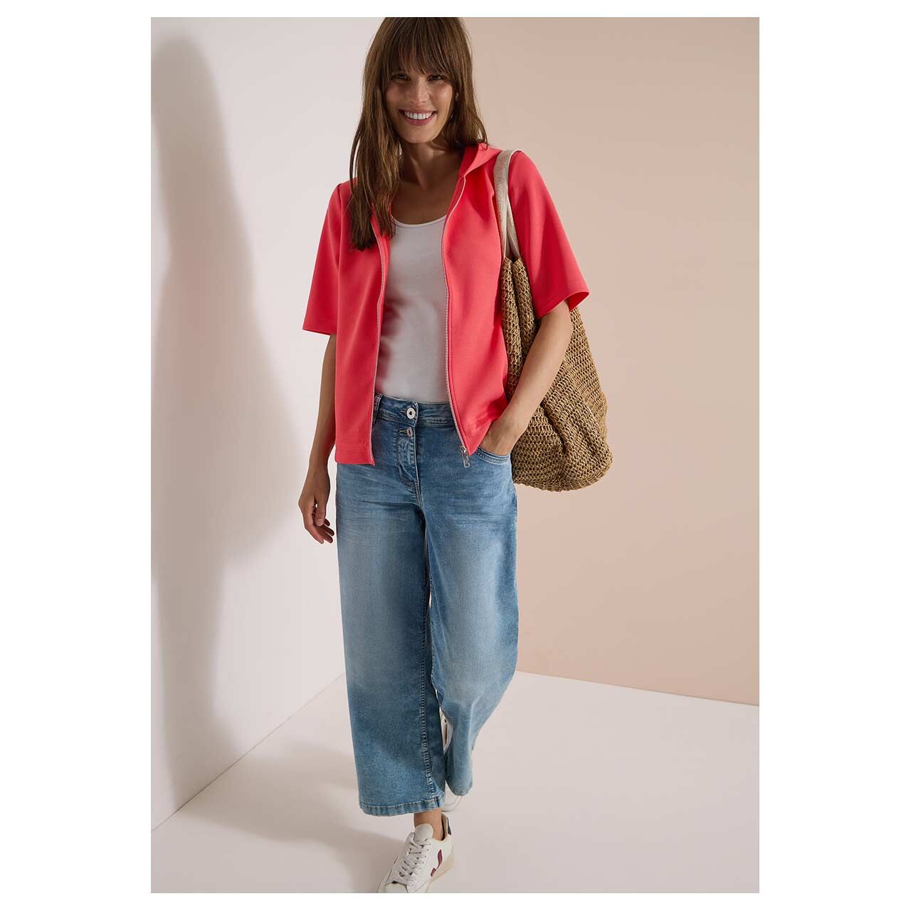 Damen Kurzarm Hoodie Shirtjacke Solid von Cecil in Korallenrot, Ganzkörperansicht am Model