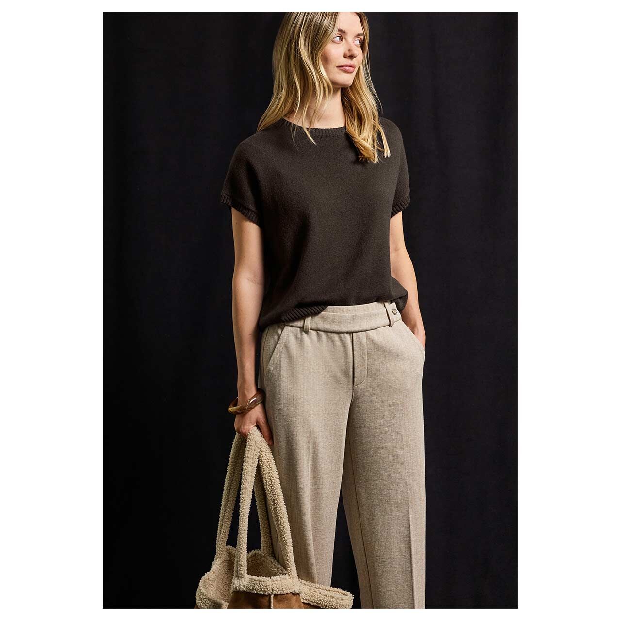 Damen Kurzarm Pullover von Street One in Dunkelbraun, Vorderansicht am Model