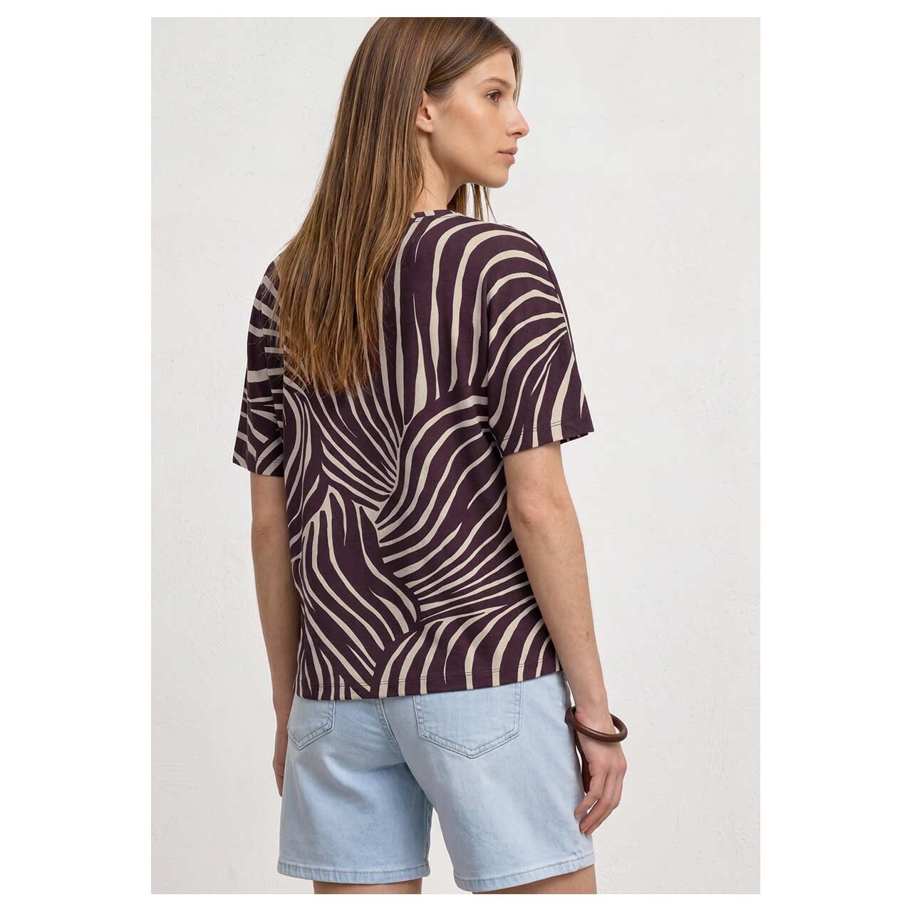 Damen T-Shirt Crista von Street One in Lila mit Print, Rückansicht am Model