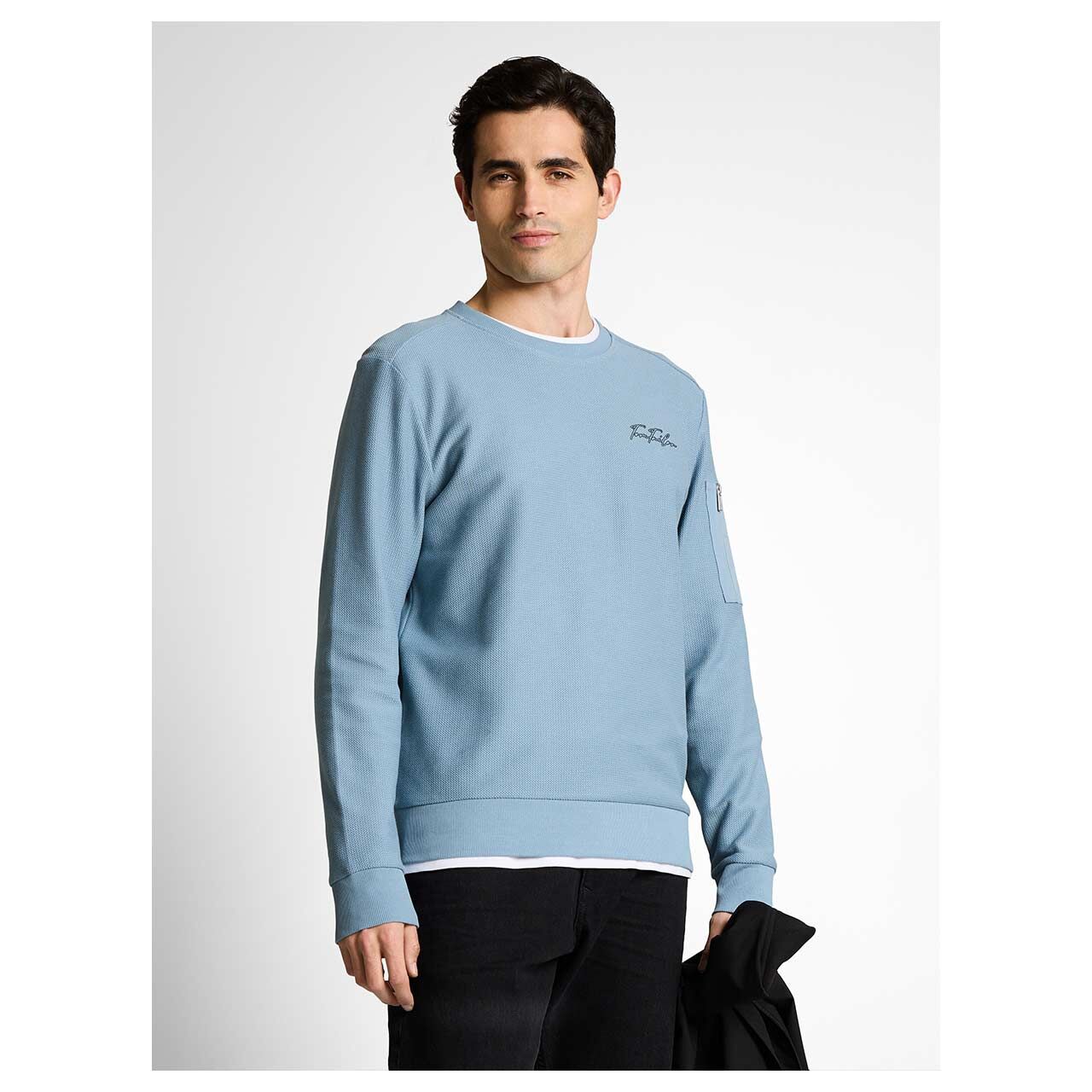 Herren Sweatshirt Structured Crewneck von Tom Tailor in Hellblau, Vorderansicht am Model