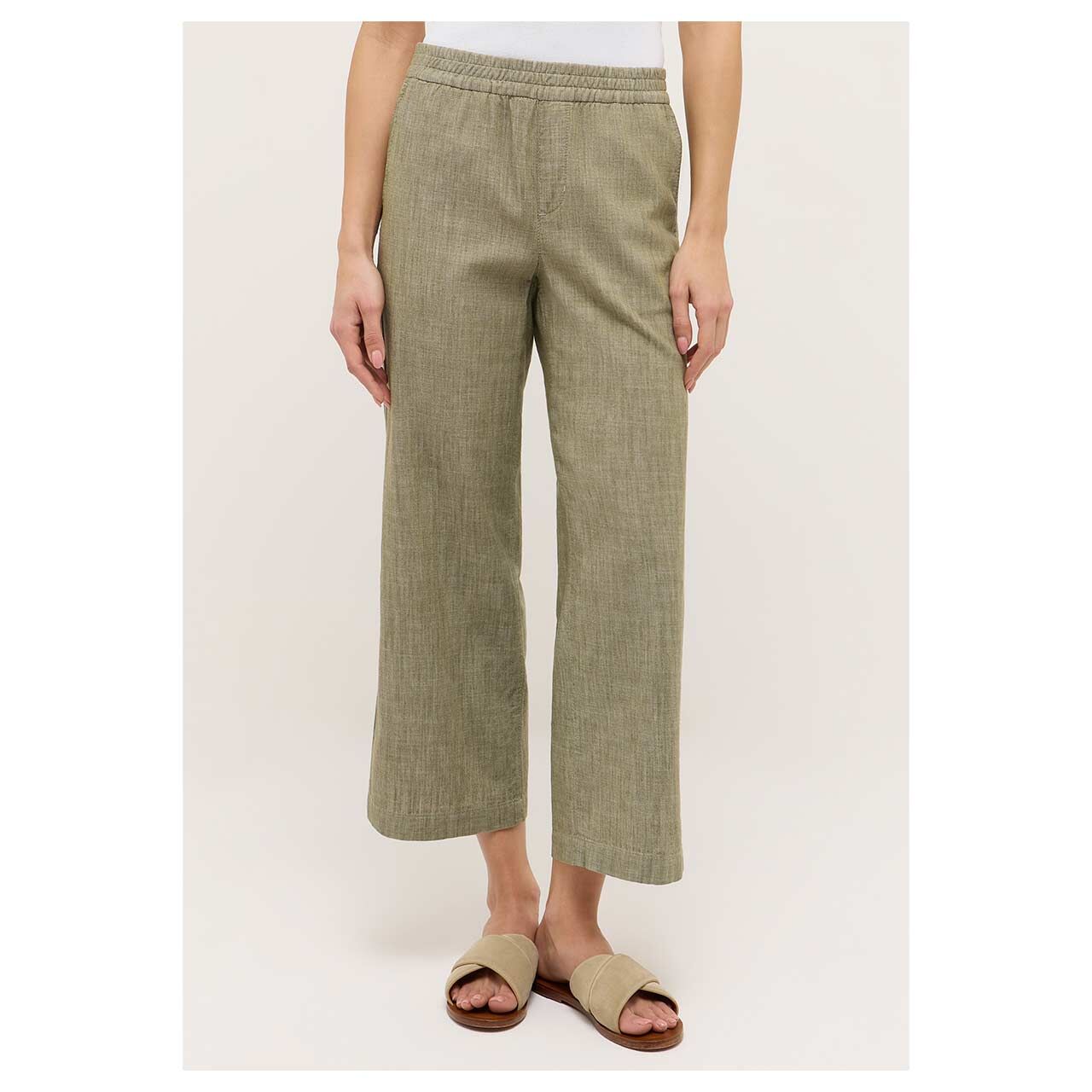 Damen Linn Jump 7/8 Baumwollhose in Olivgrün, Vorderansicht Model