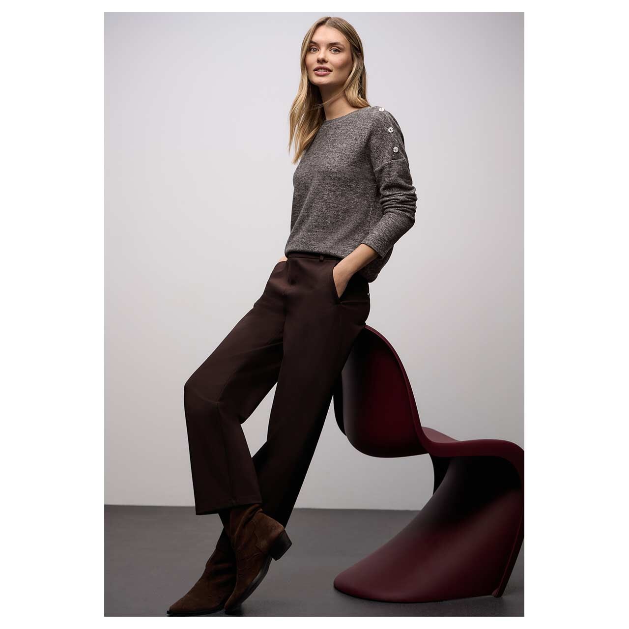 Damen Langarm Shirt Soft Look von Street One in Braun meliert, Ganzkörperansicht am Model