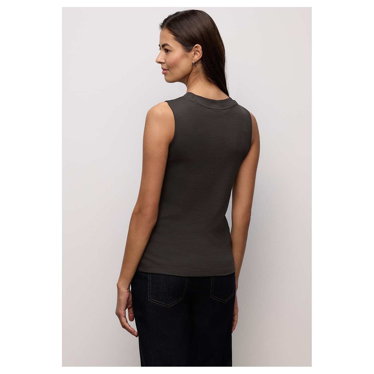 Damen Top Basic Rib von Street One in Dunkelbraun, Vorderansicht am Model