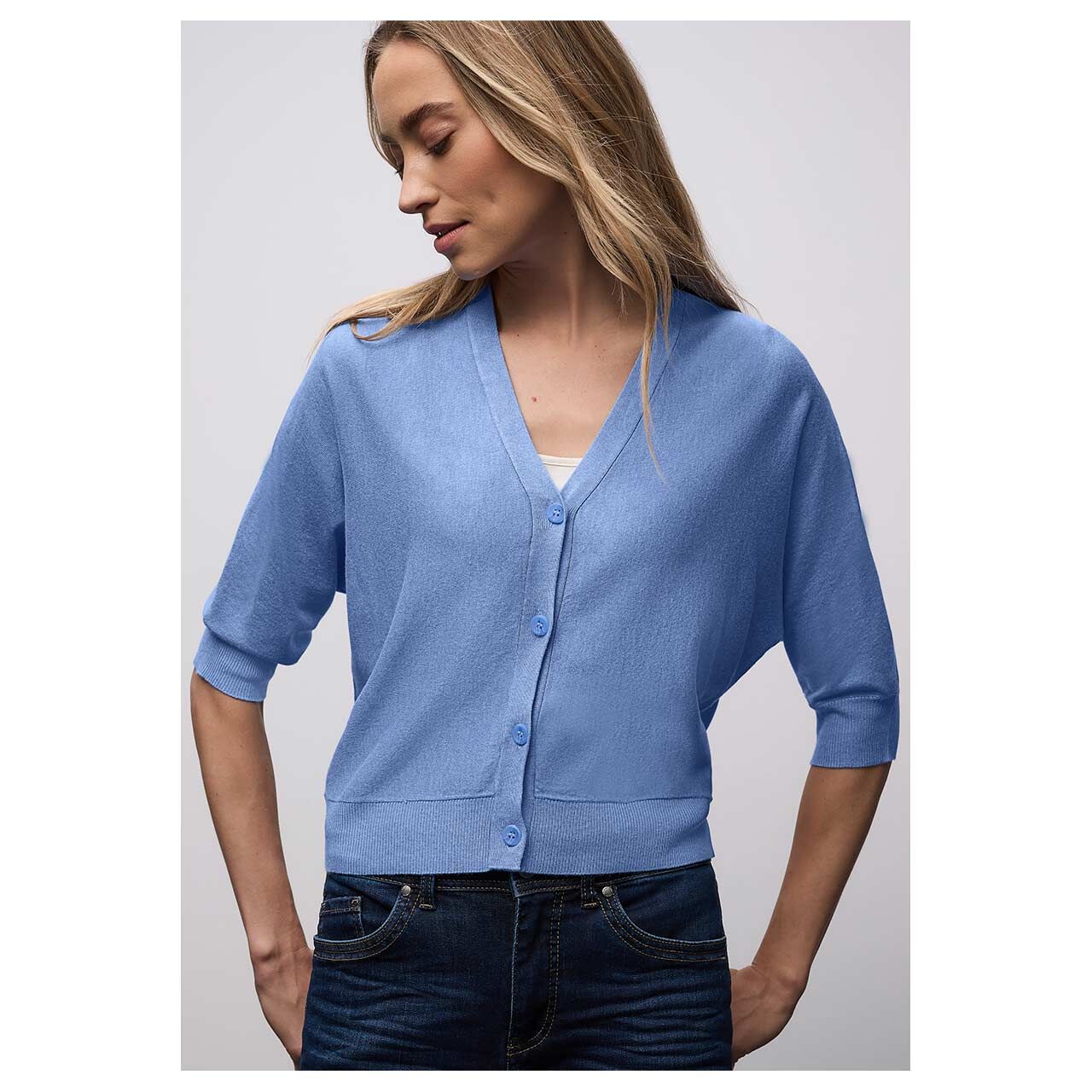 Damen Strickjacke V-Neck Button Up Cardigan von Street One in Blau meliert, Vorderansicht am Model