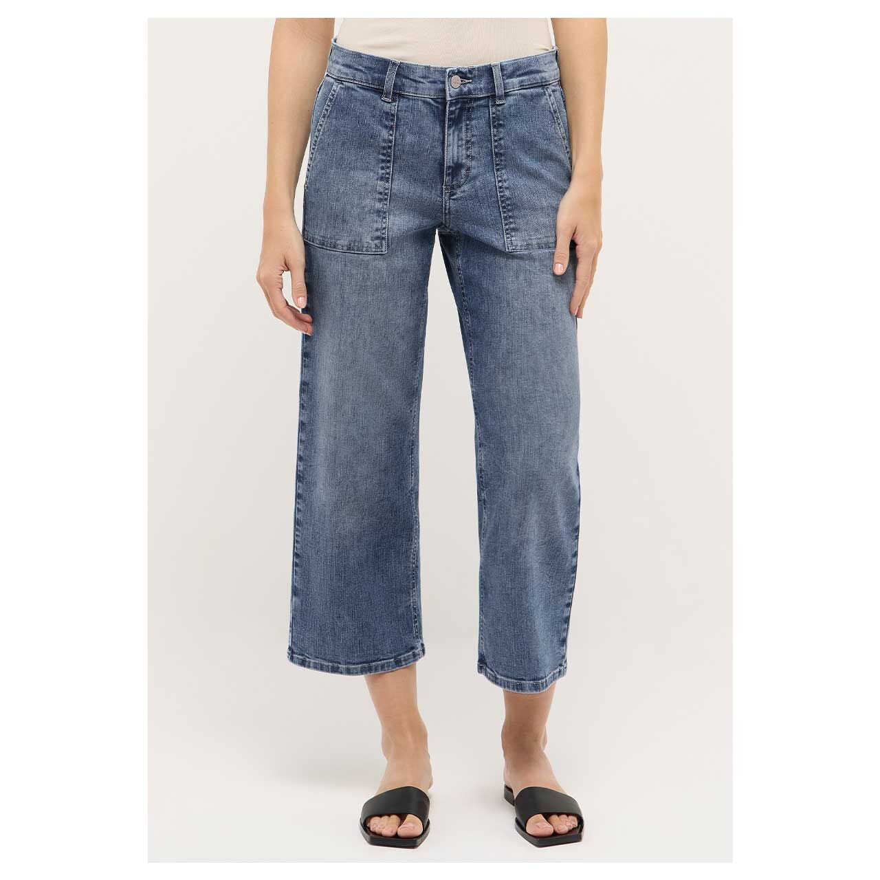 Stretch Damen 3/4 Jeans Linn Urban von Angels in Hellblau verwaschen, Vorderansicht am Model