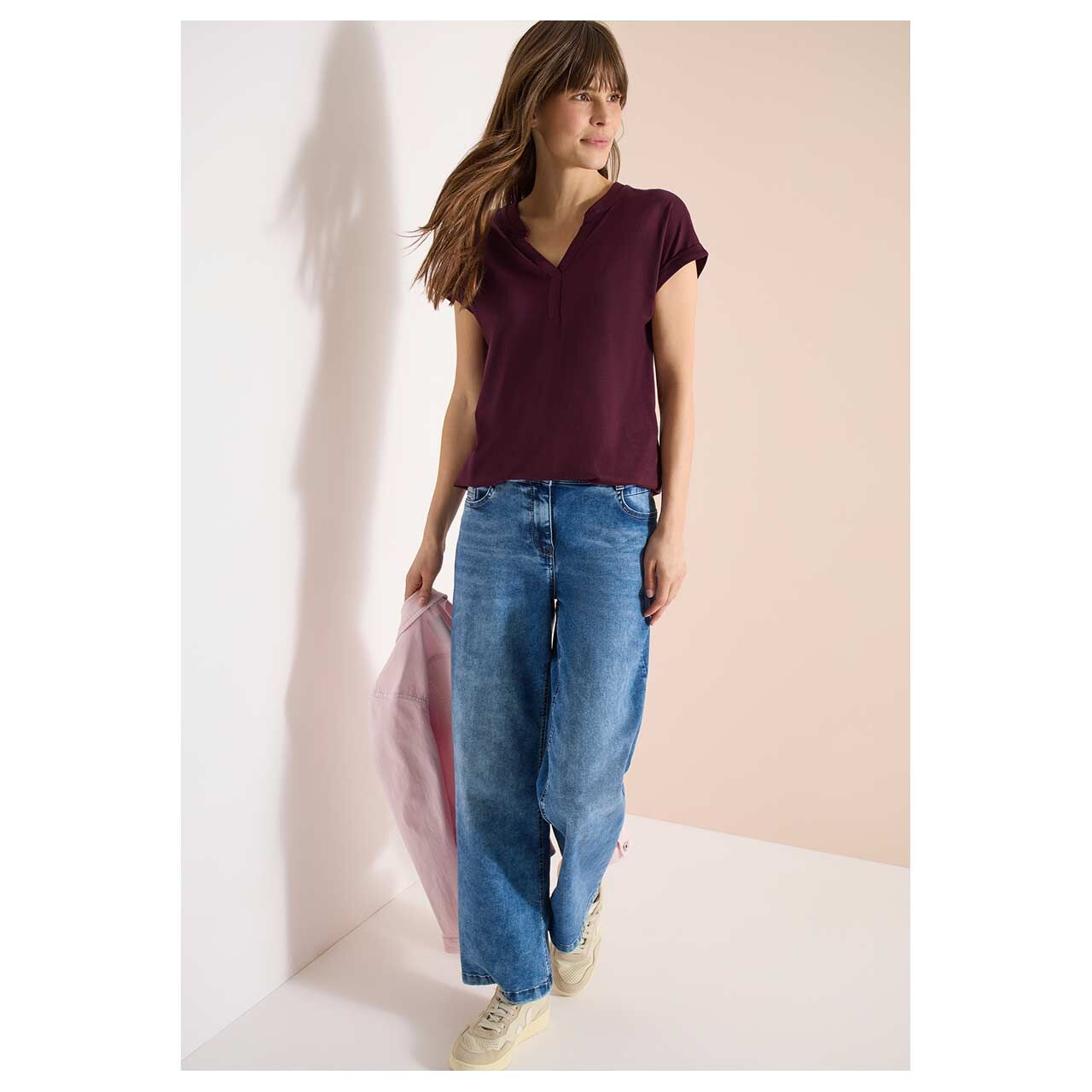 Damen T-Shirt Solid Rib Collar Tunic von Cecil in Weinrot, Ganzkörperansicht am Model