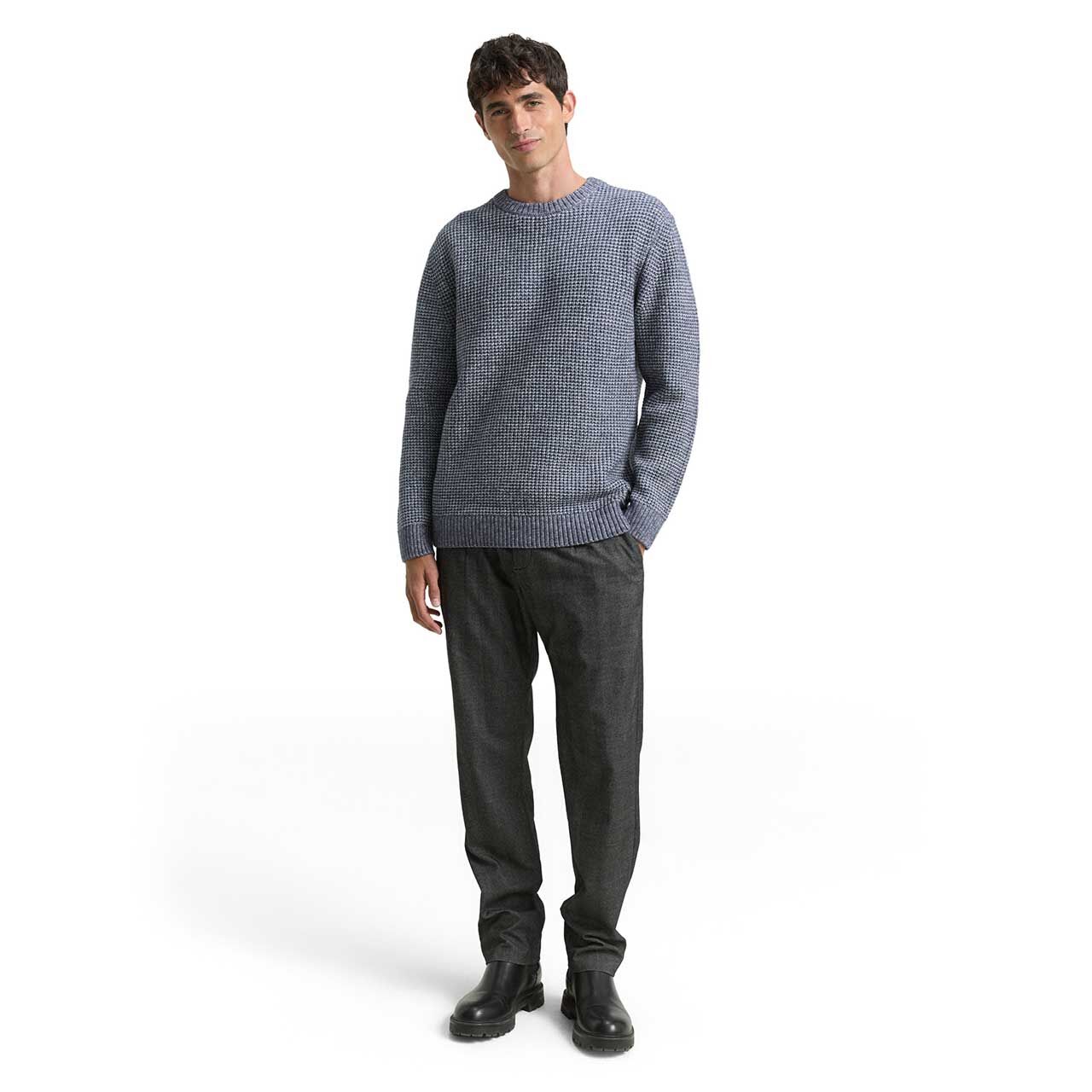 Herren Pullover Cosy Crew Neck in Dunkelblau meliert, Ganzkörperansicht am Model