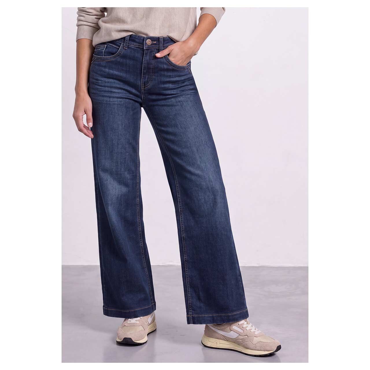 Stretch Damenjeans Emee Wide Leg von Street One in Dunkelblau angewaschen, Vorderansicht am Model