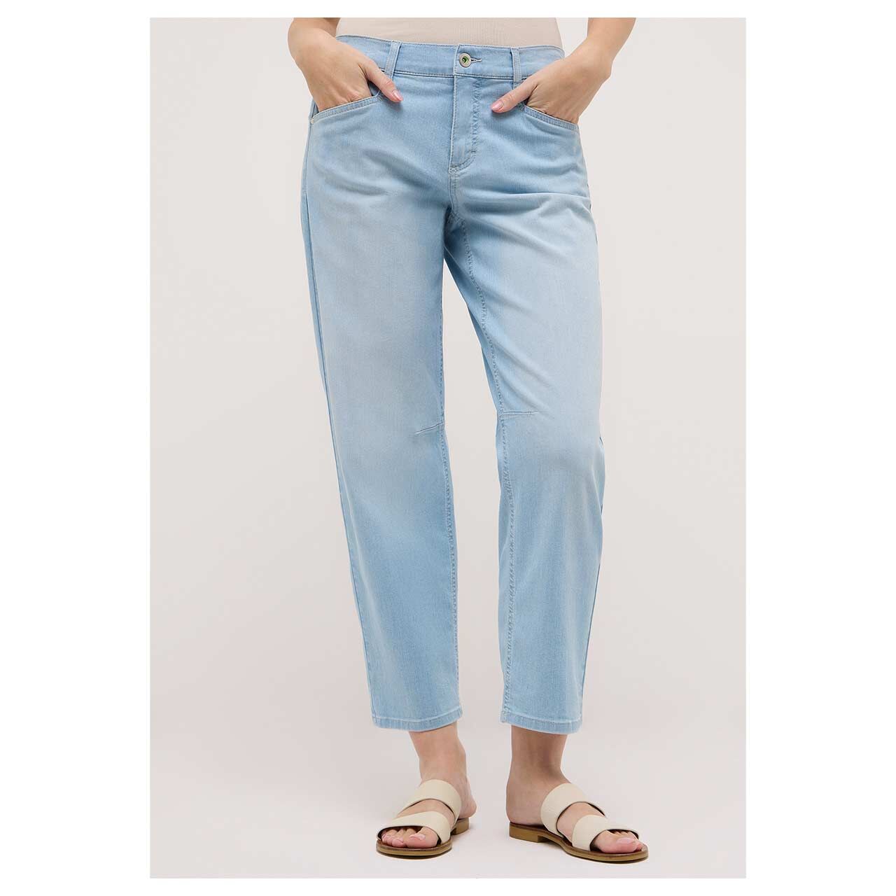 Damen Ankle Jeans Evy Barrel von Angels in Hellblau angewaschen, Vorderansicht am Model
