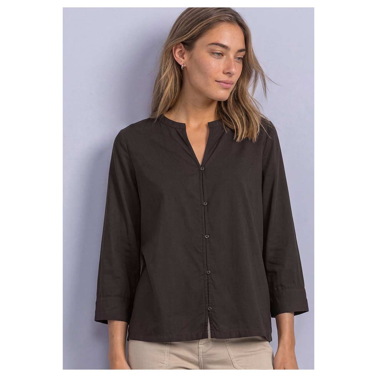 Damen 3/4 Arm Bluse Splitneck Button Detail von Street One in Dunkelbraun, Vorderansicht am Model