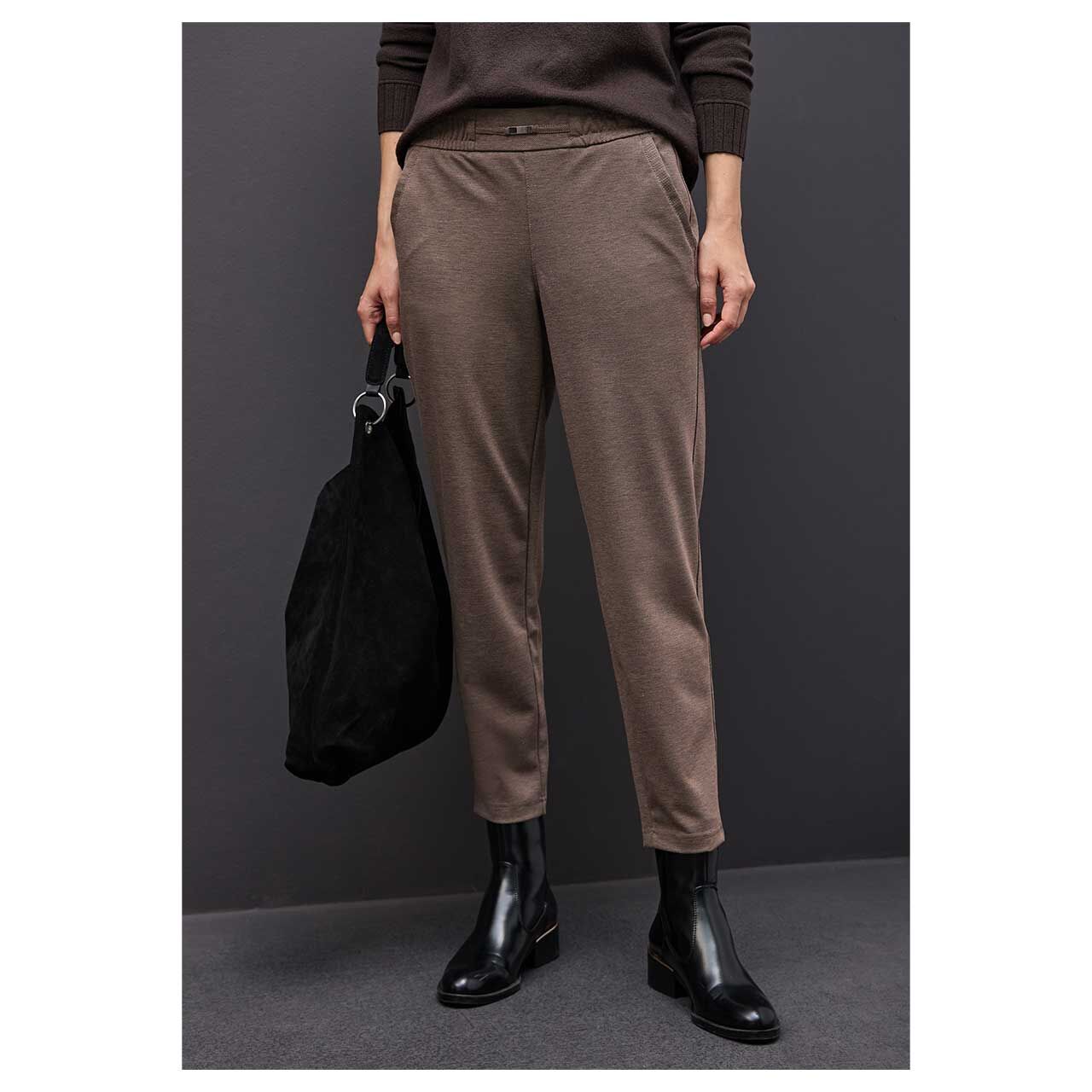 Damen Ankle Hose Bonny Buckle von Street One in Braun meliert, Vorderansicht am Model