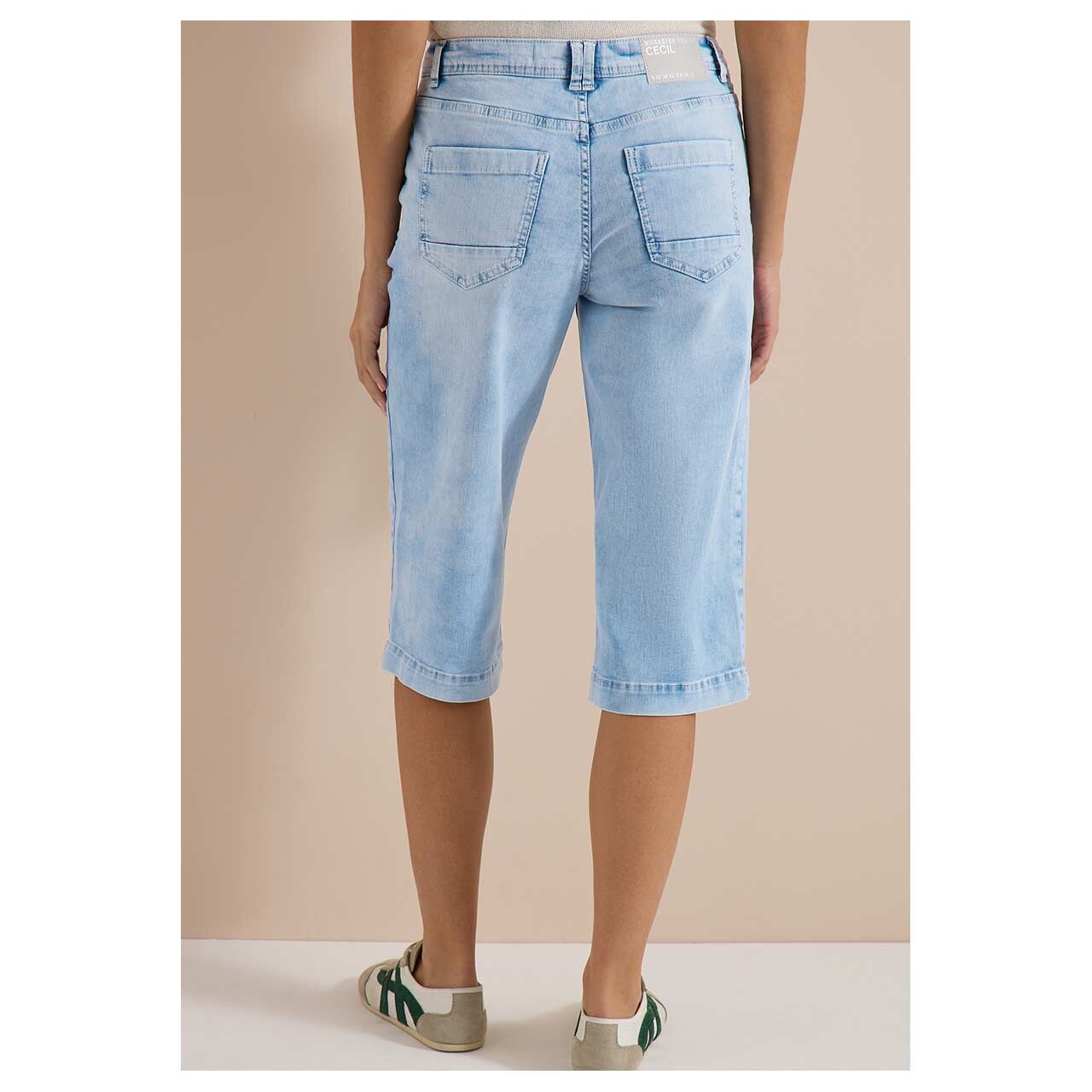 Damen 3/4 Jeans Neele von Cecil in Hellblau angewaschen, Rückansicht am Model