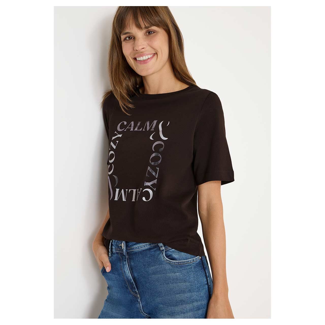 Damen T-Shirt Calm and Cozy von Cecil in Dunkelbraun mit Print, Vorderansicht am Model