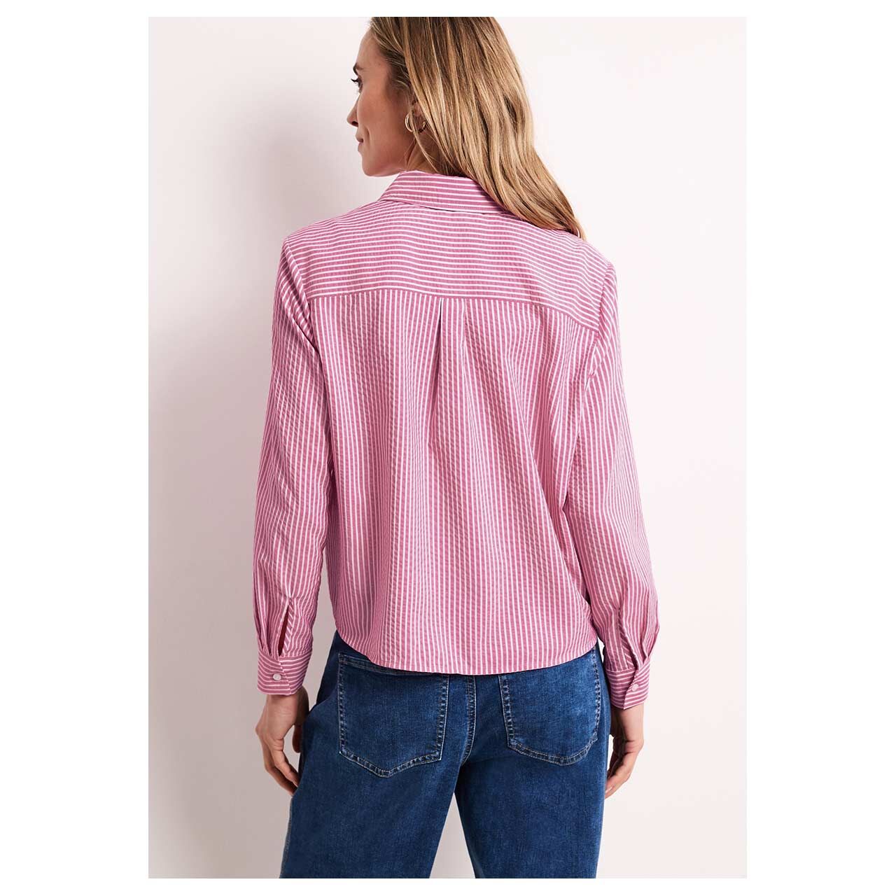 Damen Langarm Bluse Seersucker Striped Shirtcollar von Street One in Pink gestreift, Rückansicht am Model