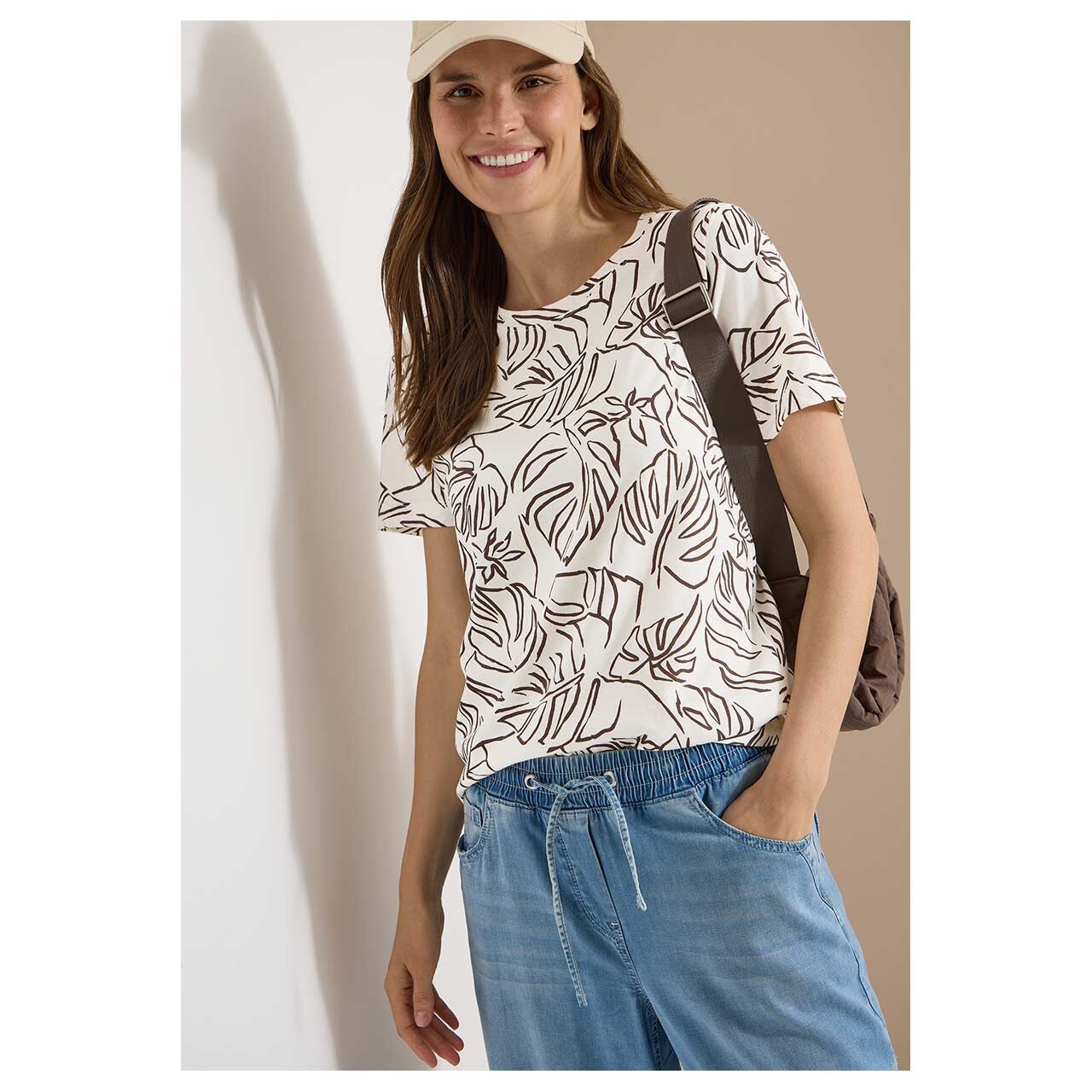 Damen T-Shirt Outline Basic von Cecil in Cremeweiß mit Print, detaillierte Vorderansicht am Model