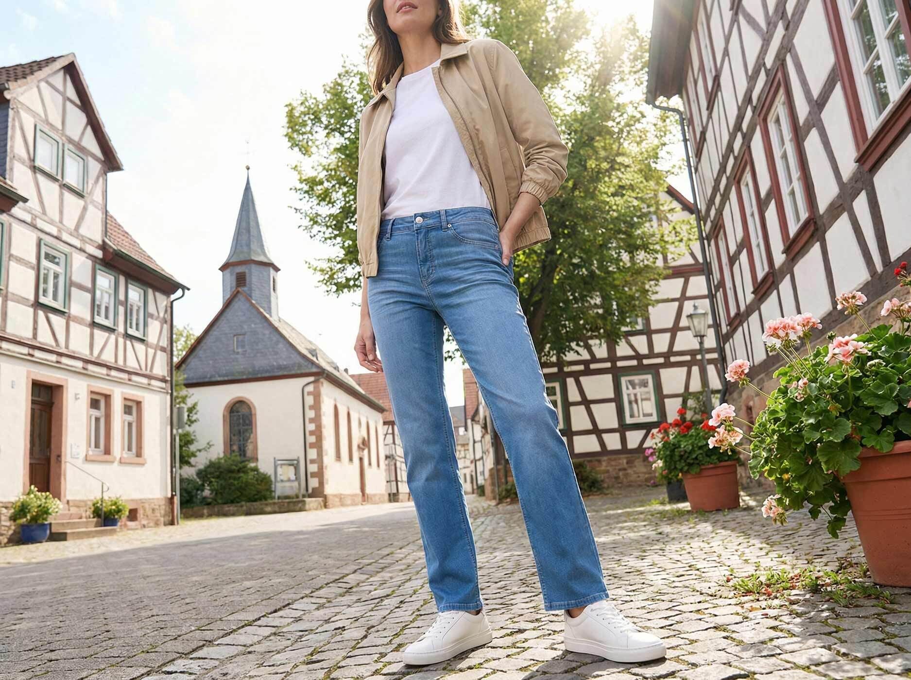 Frau mit Jeans Lara