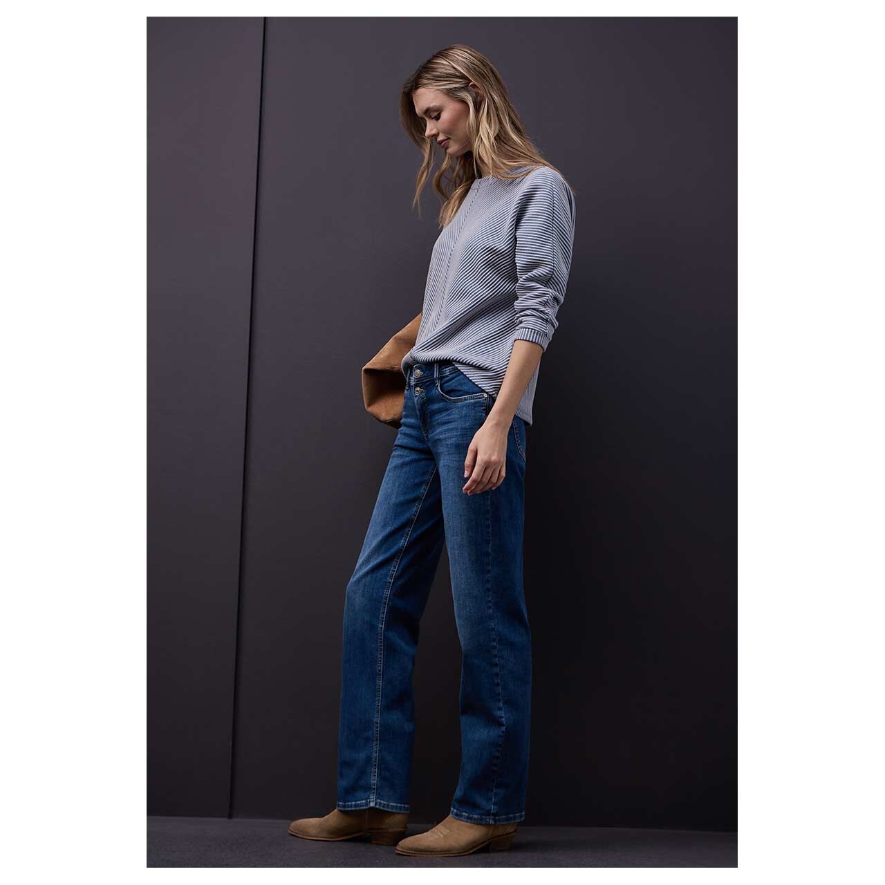 Damen 3/4 Arm Shirt Two Color Structure von Street One in Hellblau gestreift, Seitenansicht am Model