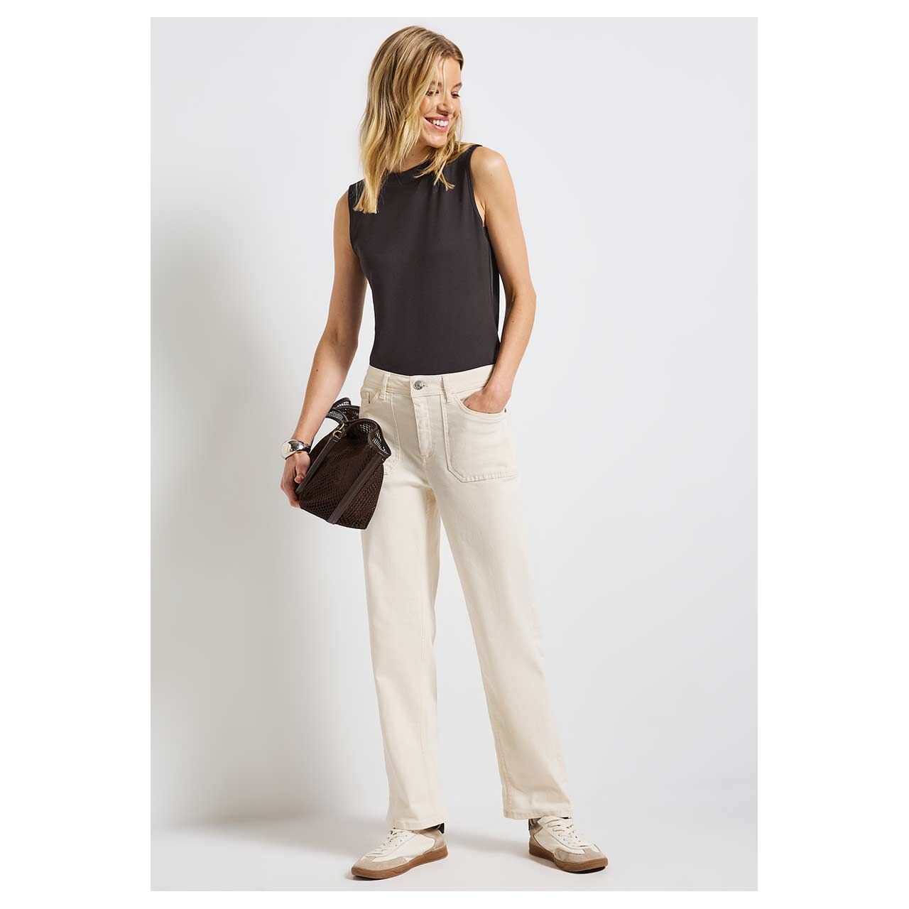 Damen Top Rib Turtle Neck von Street One in Braun, Ganzkörperansicht am Model