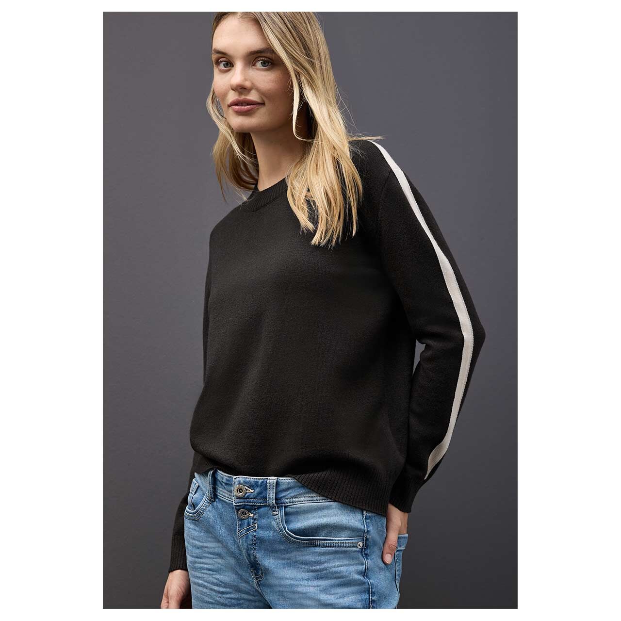 Damen Pullover Cosy Gallon Sweater von Street One in Dunkelbraun, Vorderansicht am Model